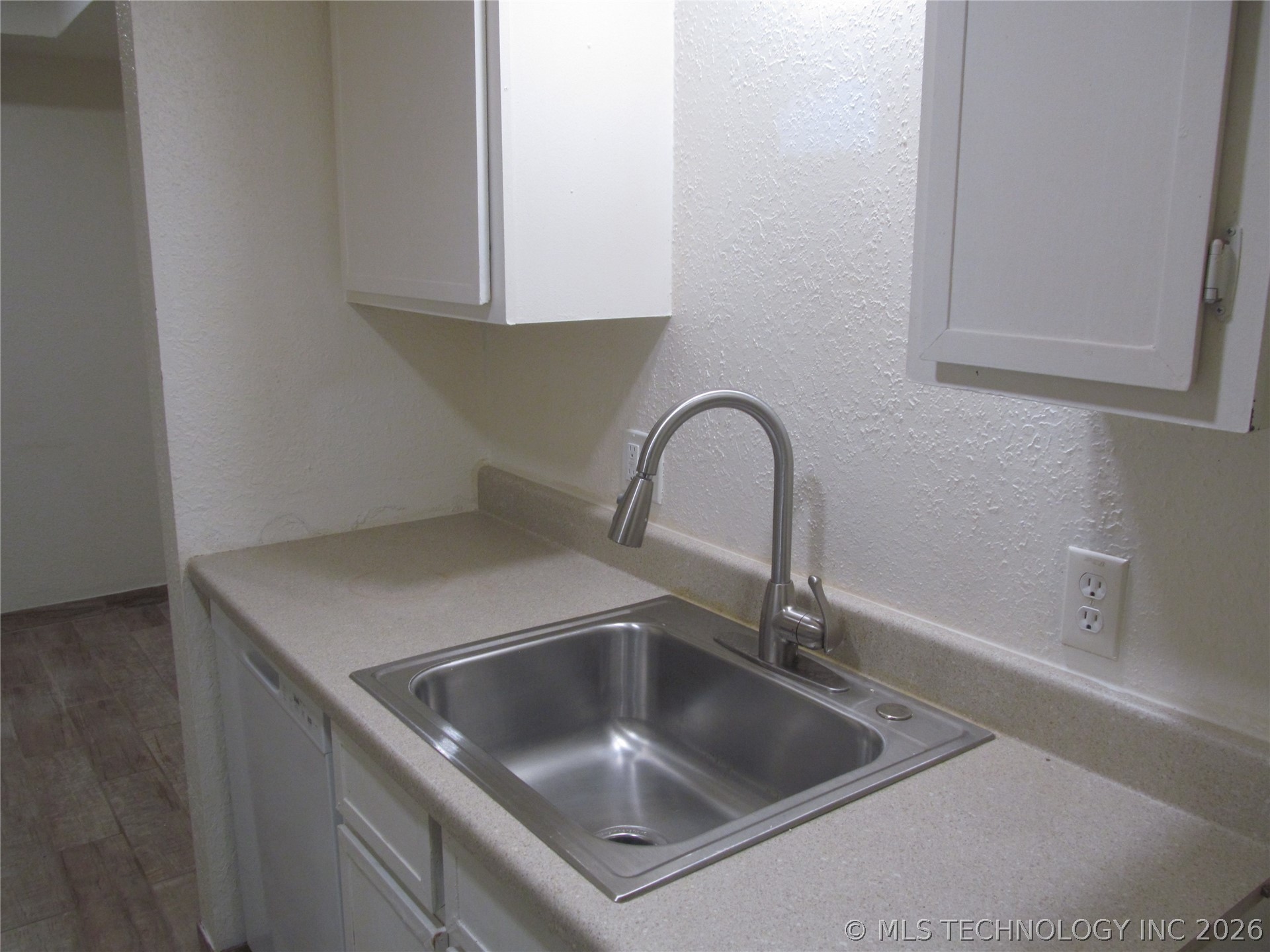 6618 S Zunis Avenue 210 Property Photo 7