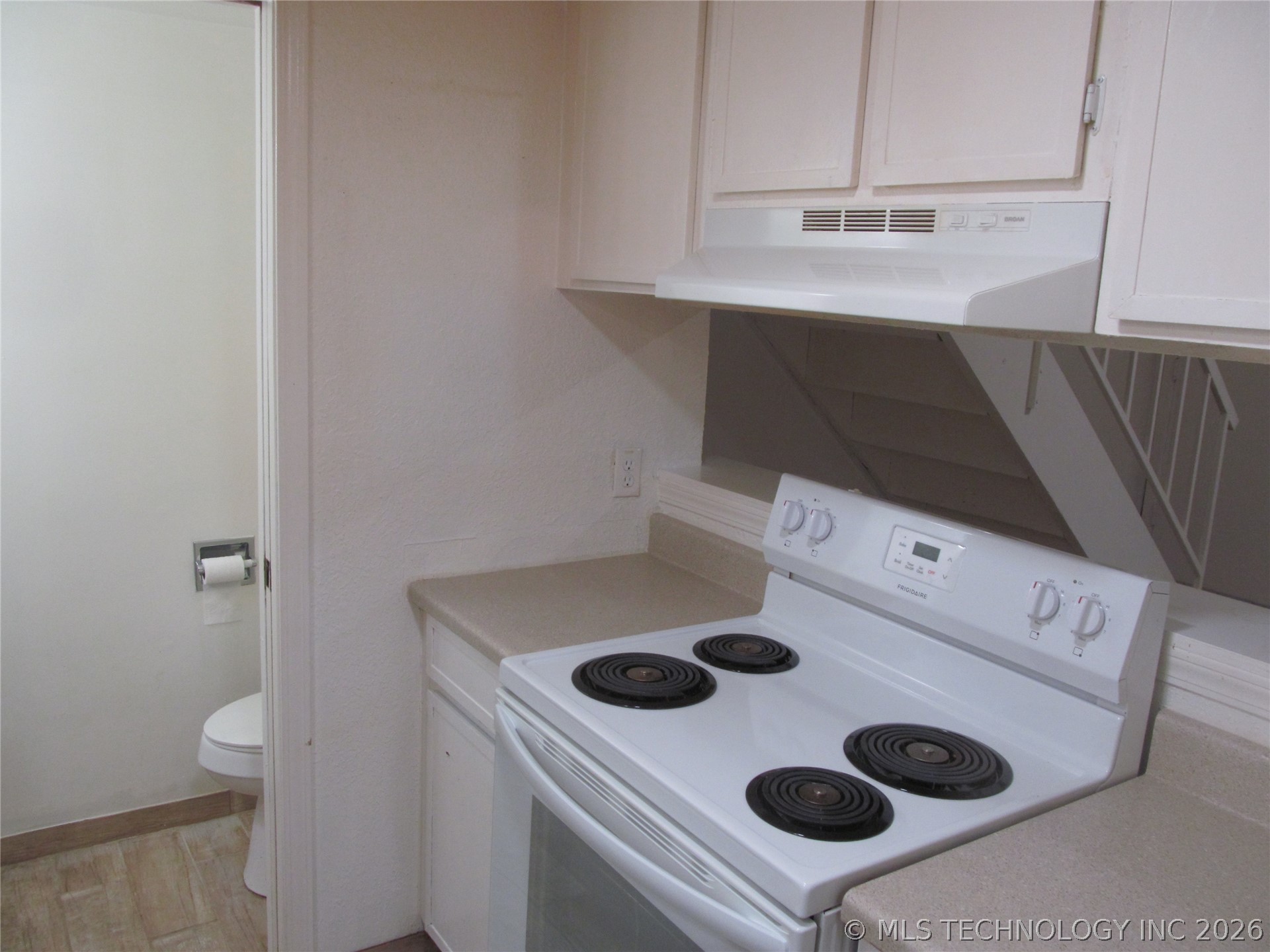 6618 S Zunis Avenue 210 Property Photo 8