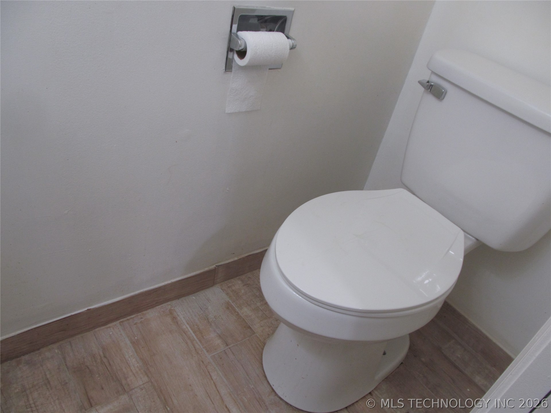 6618 S Zunis Avenue 210 Property Photo 12