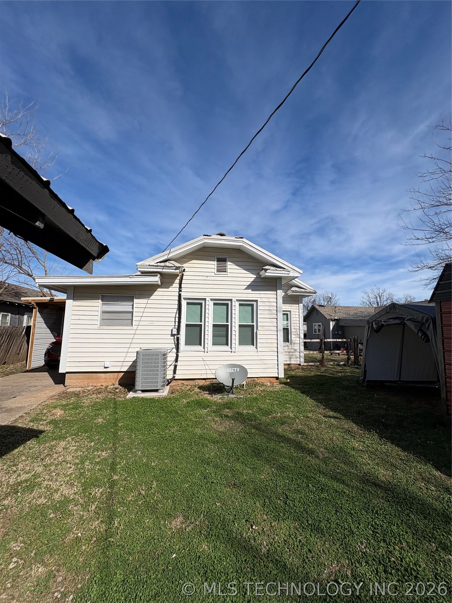 933 E Maple Street Property Photo 3