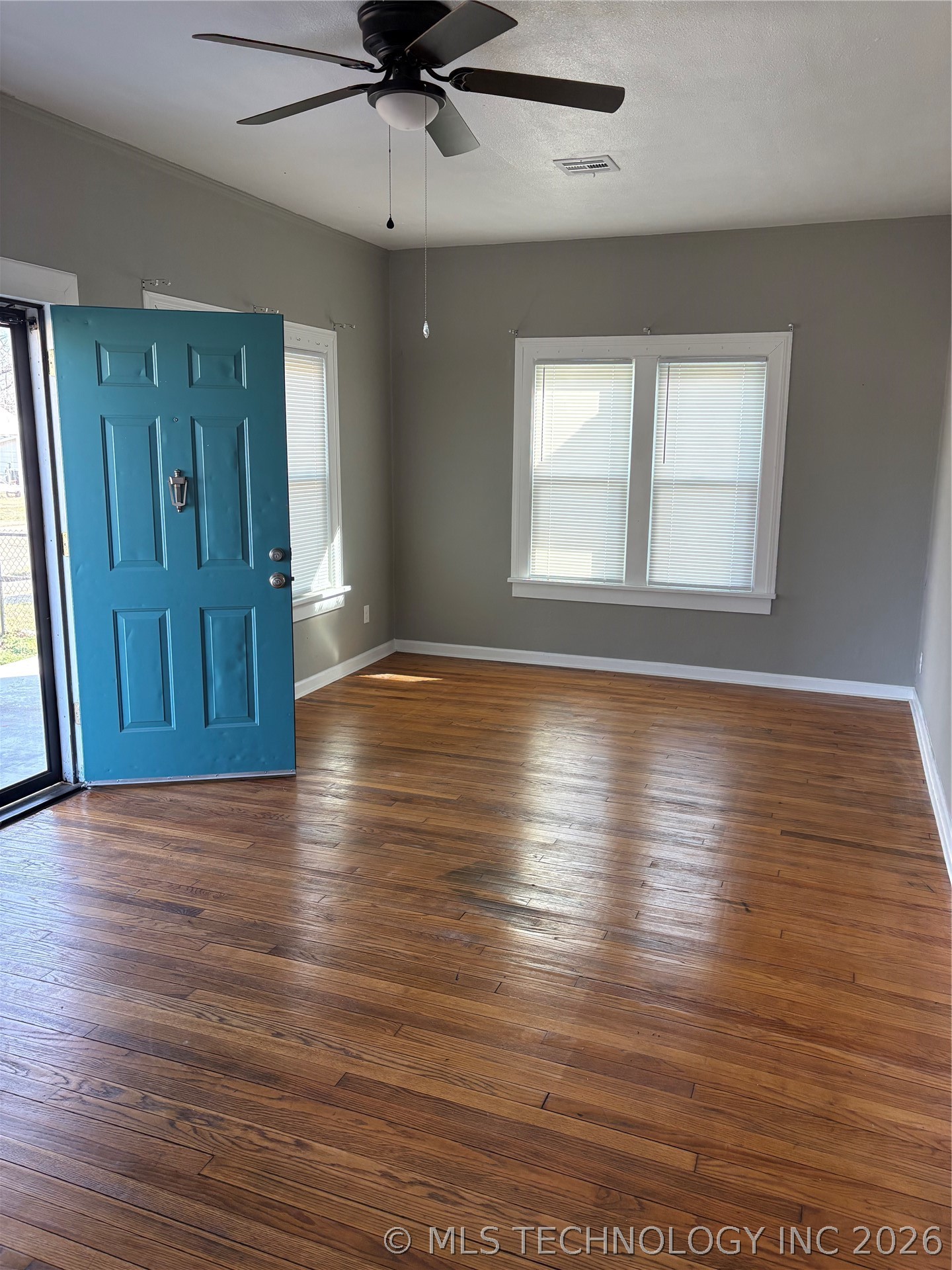 933 E Maple Street Property Photo 5