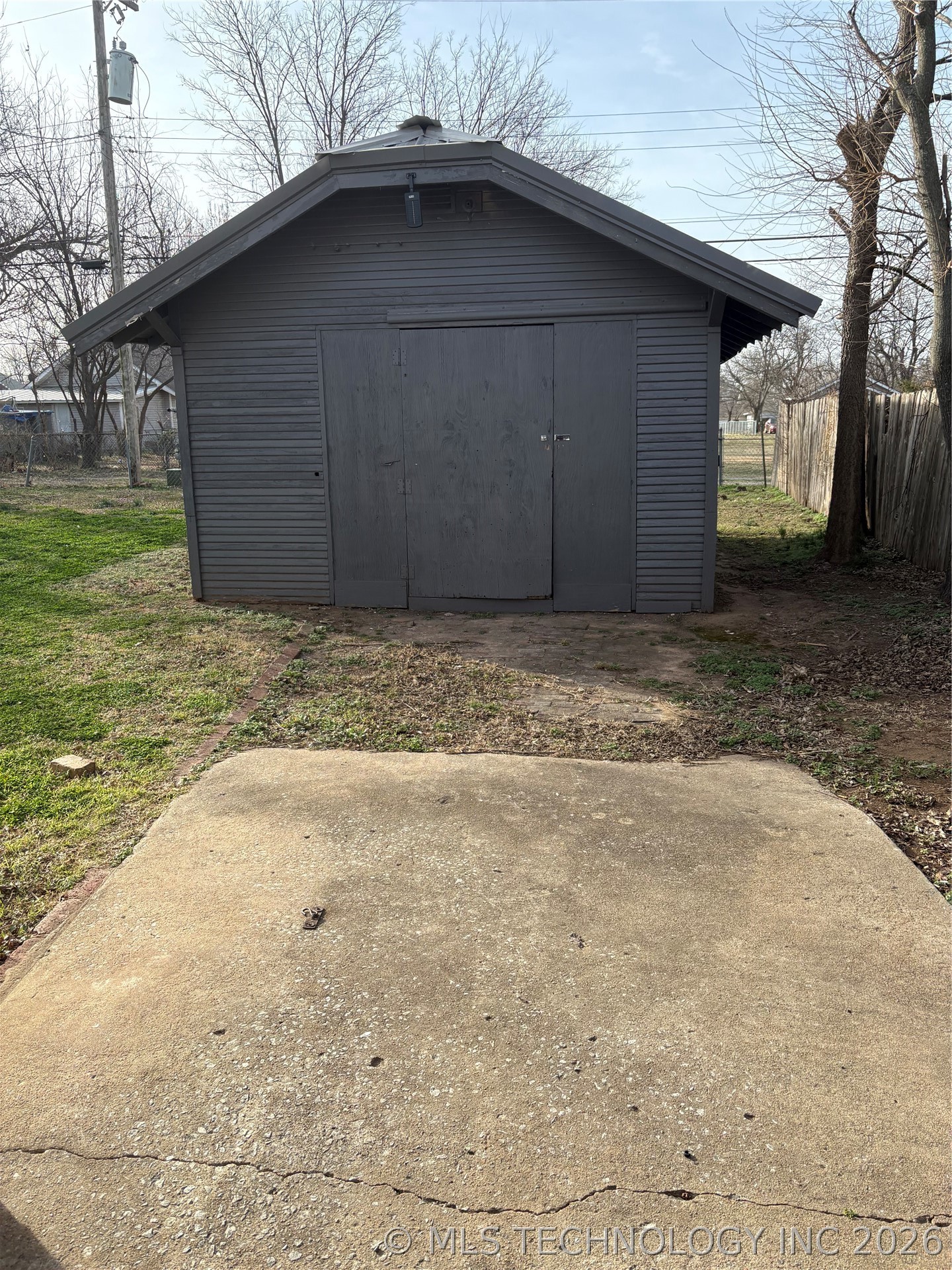 933 E Maple Street Property Photo 22