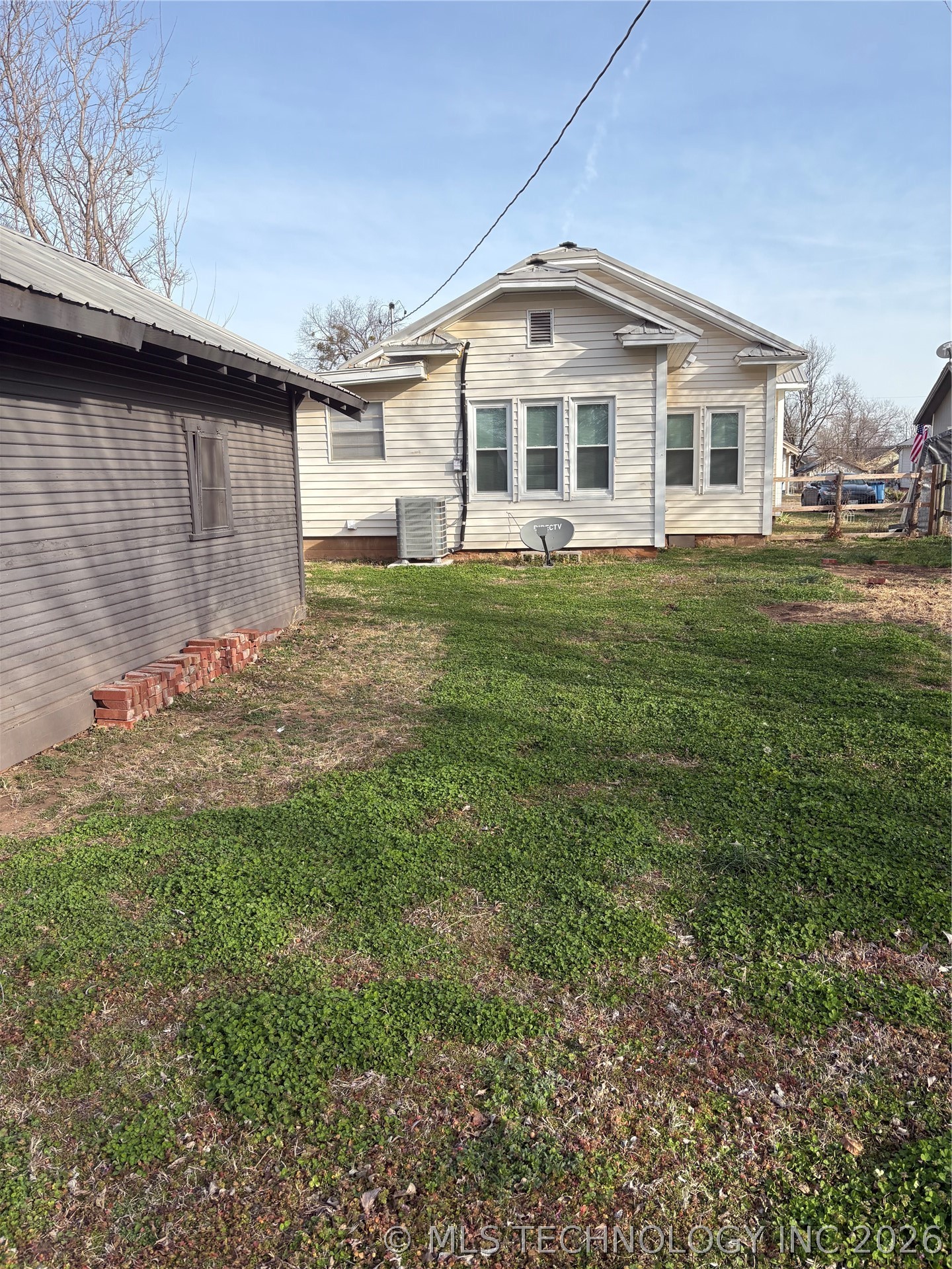 933 E Maple Street Property Photo 23