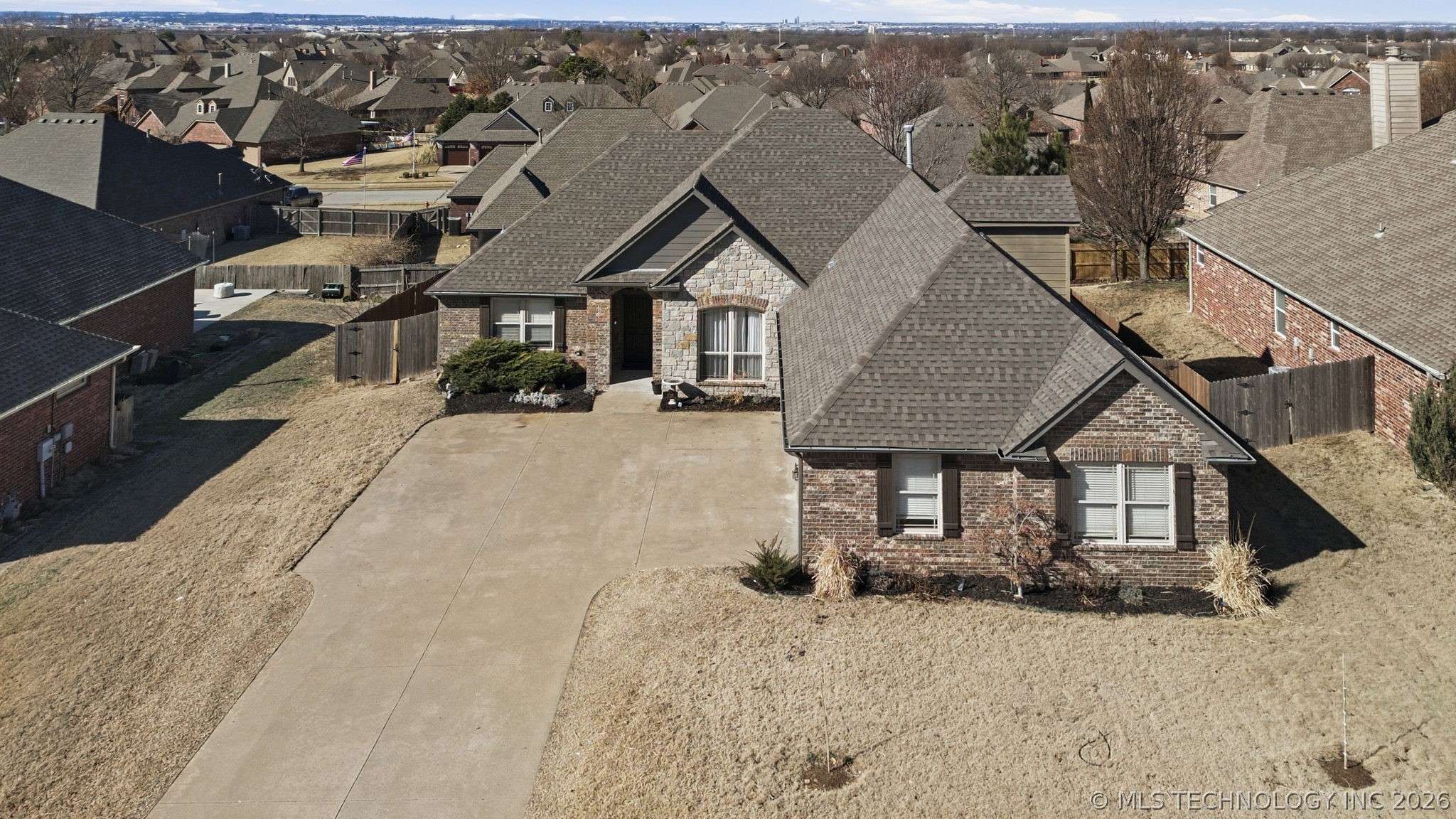 4708 N Narcissus Avenue Property Photo 3