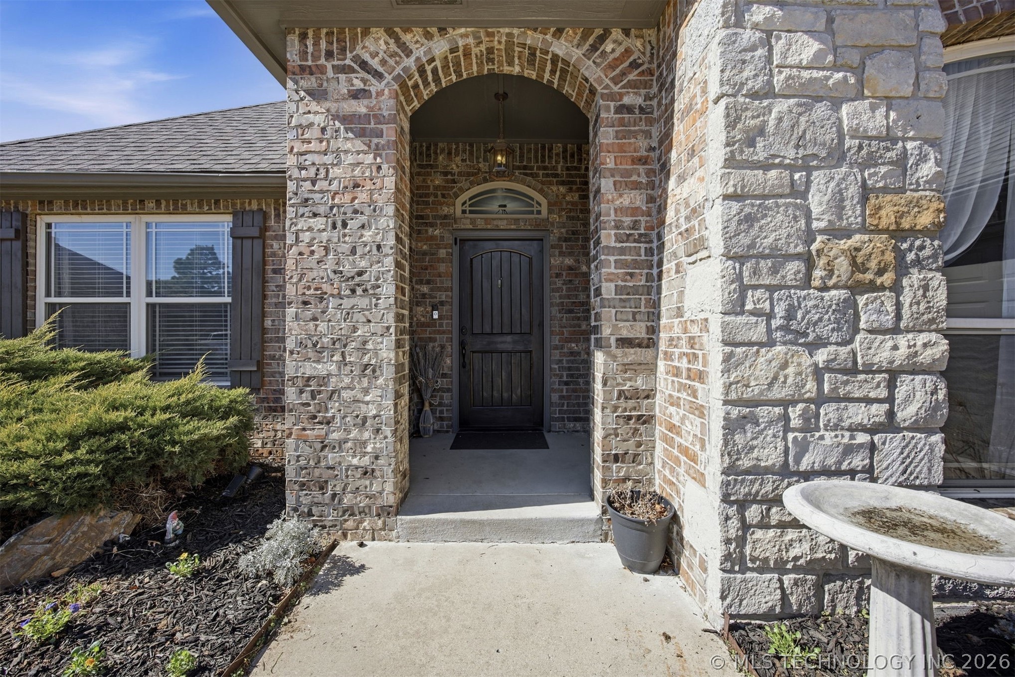 4708 N Narcissus Avenue Property Photo 4