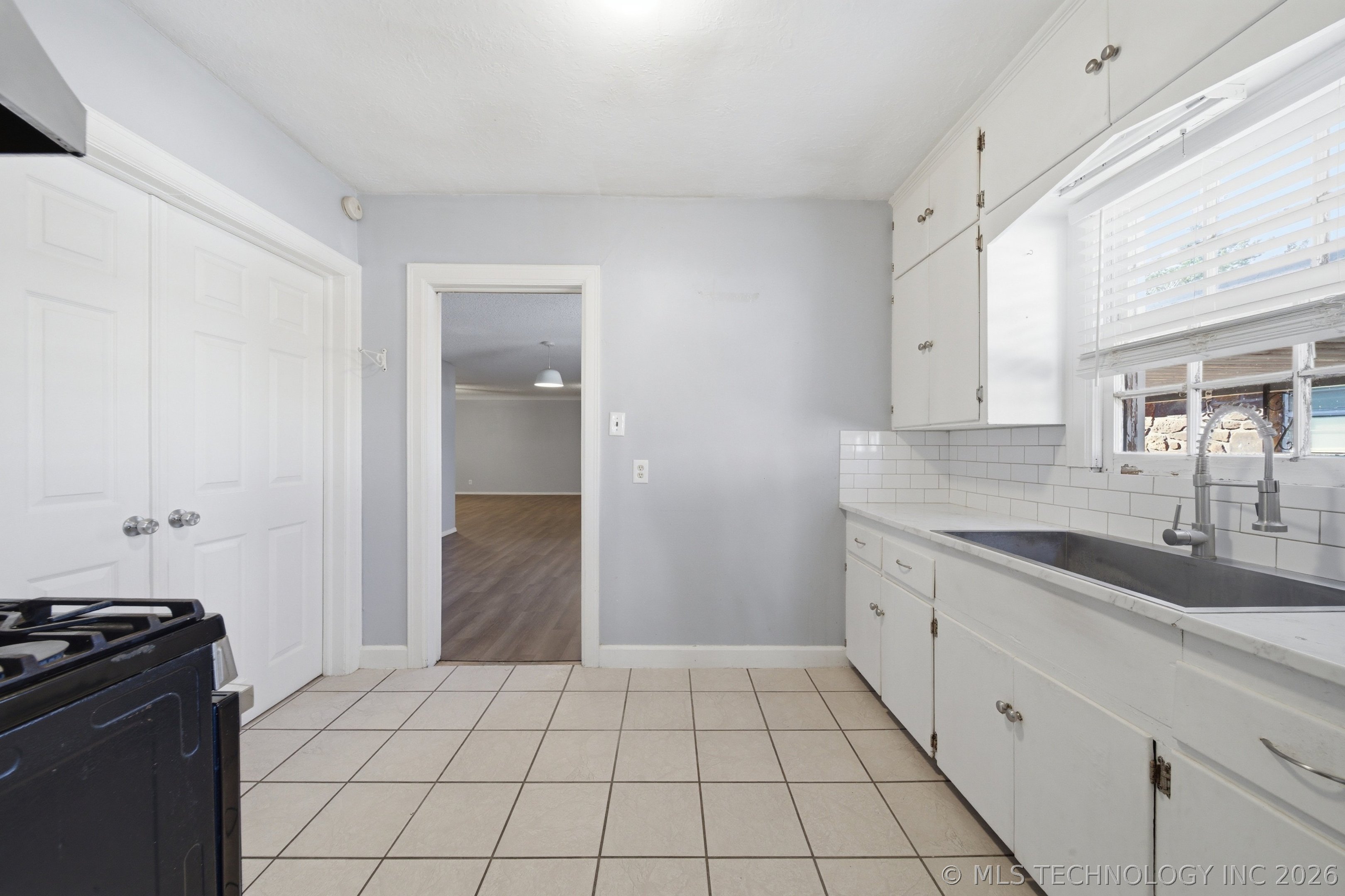 1633 S Maple Avenue Property Photo 8