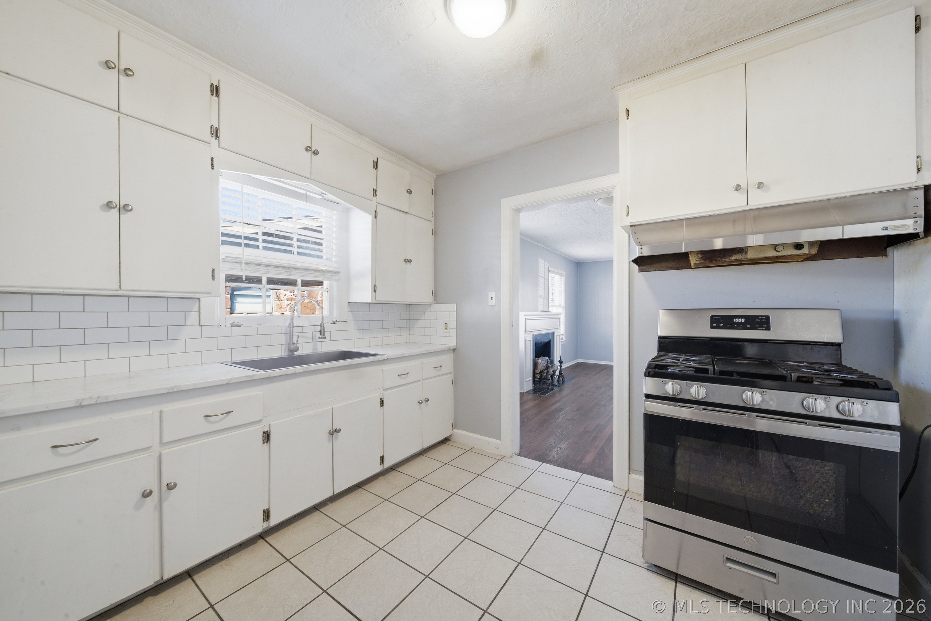 1633 S Maple Avenue Property Photo 9