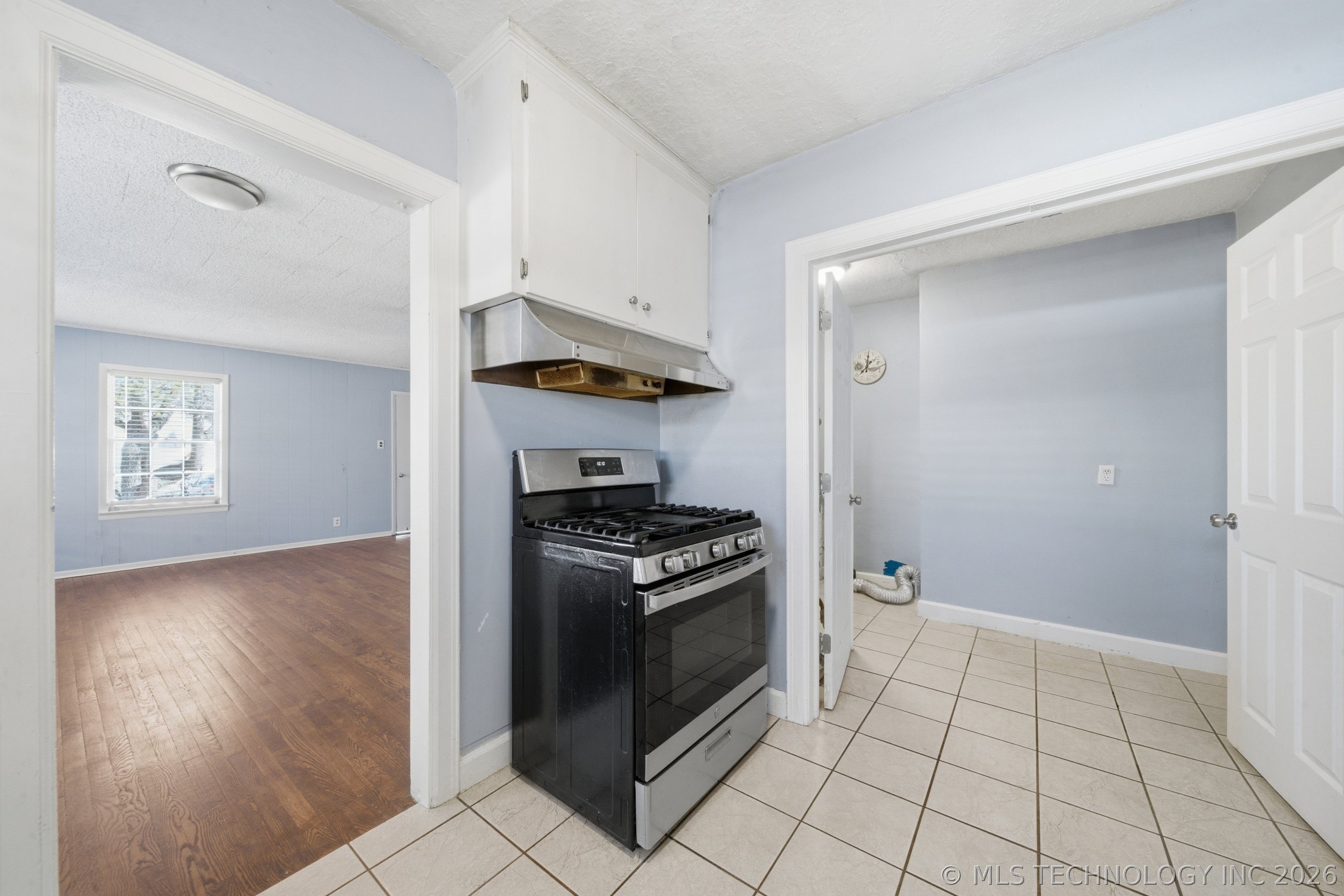 1633 S Maple Avenue Property Photo 11