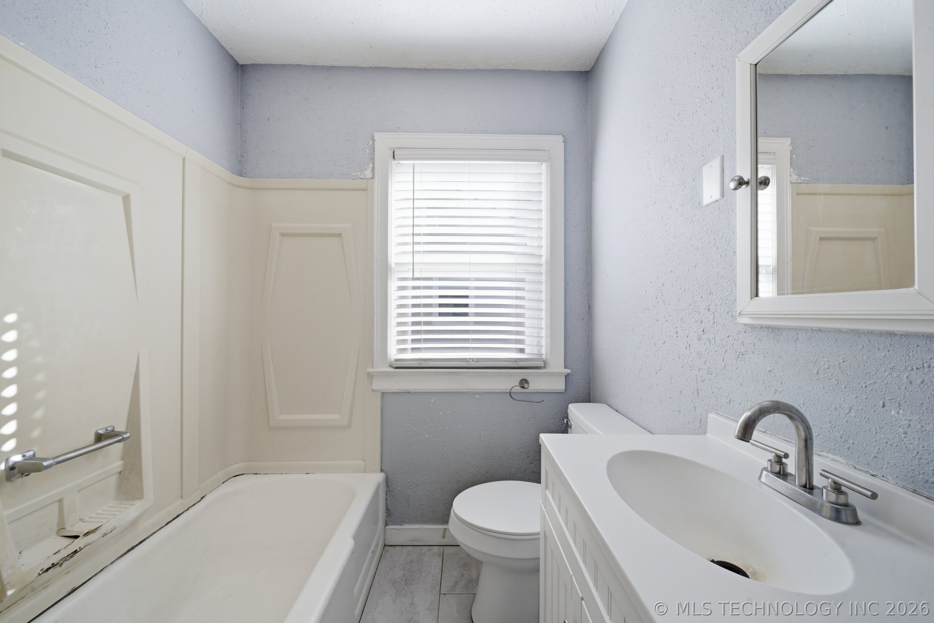 1633 S Maple Avenue Property Photo 20