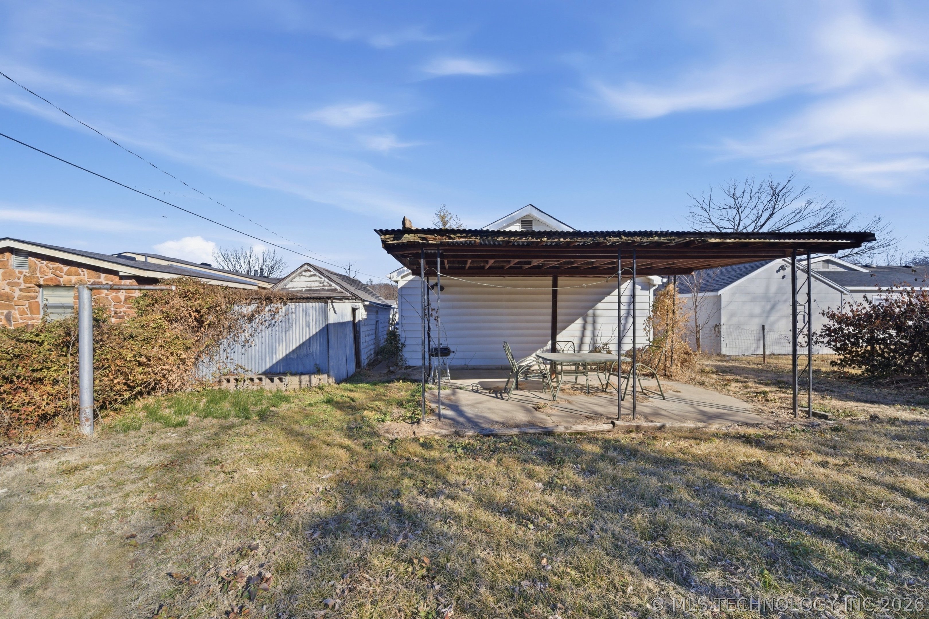 1633 S Maple Avenue Property Photo 25
