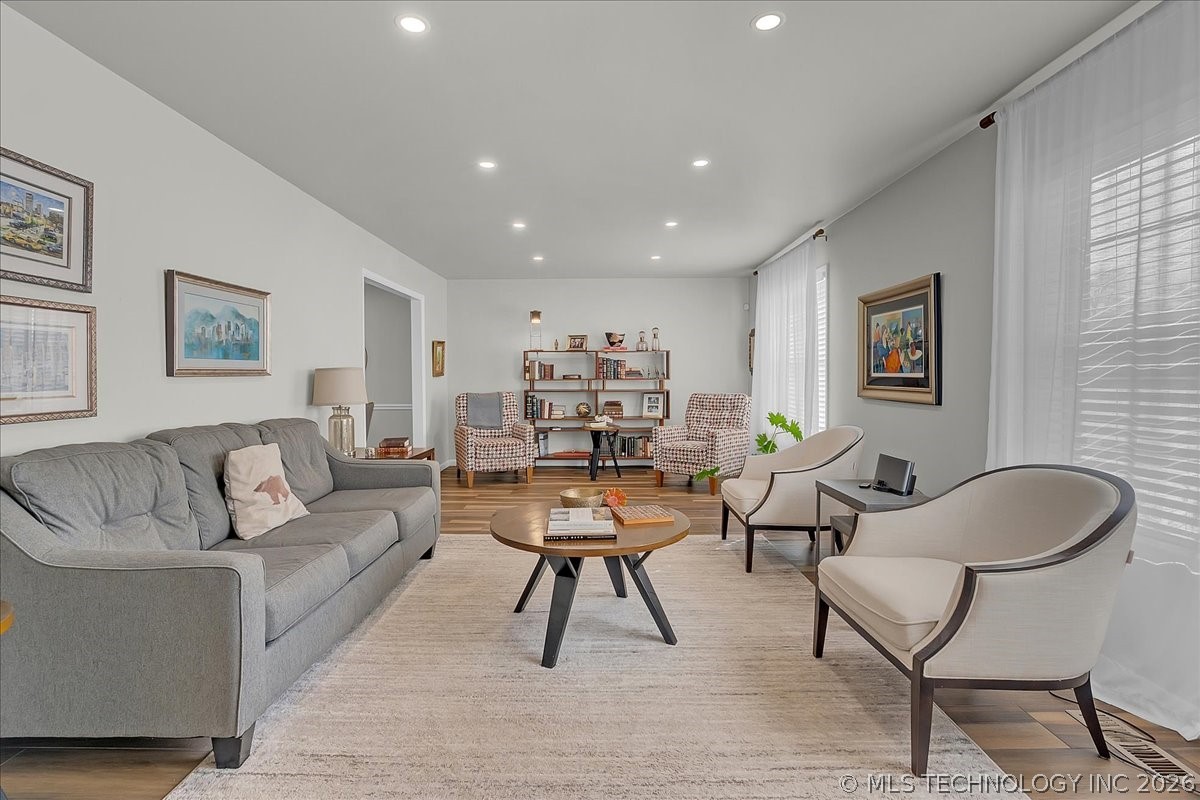 6751 S 71st East Avenue Property Photo 17