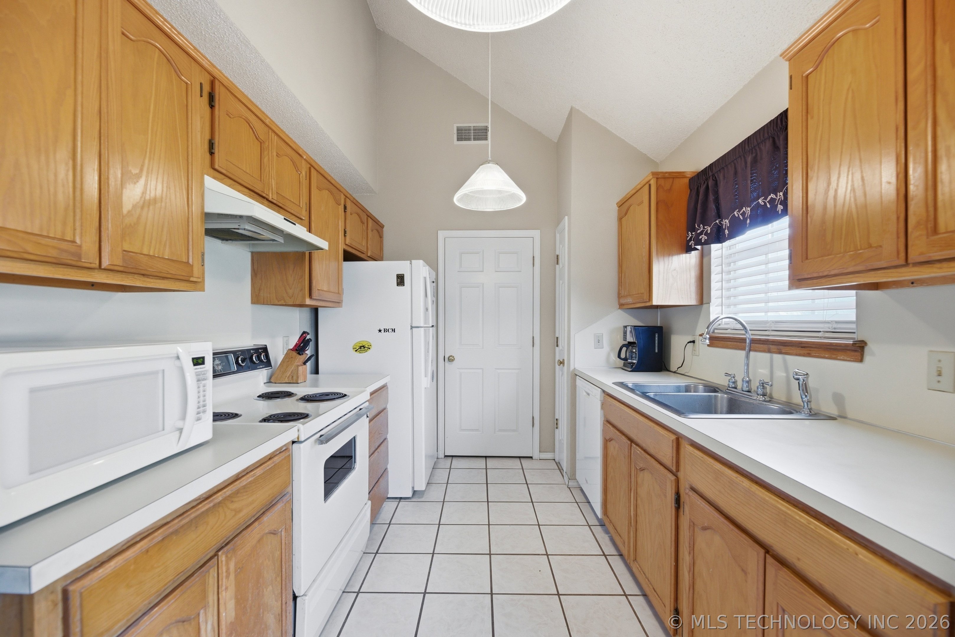 1820 W Honolulu Street Property Photo 8