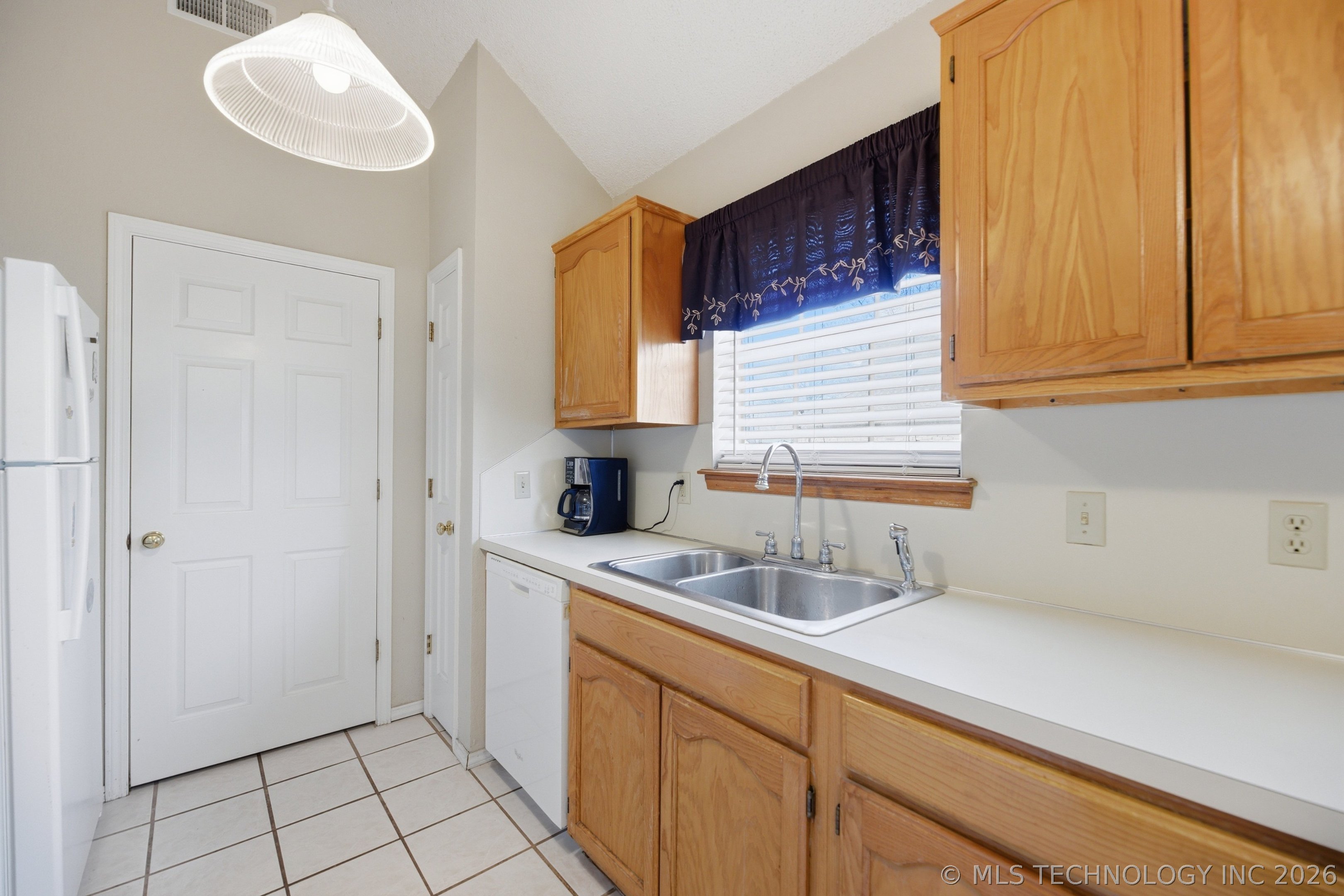 1820 W Honolulu Street Property Photo 9