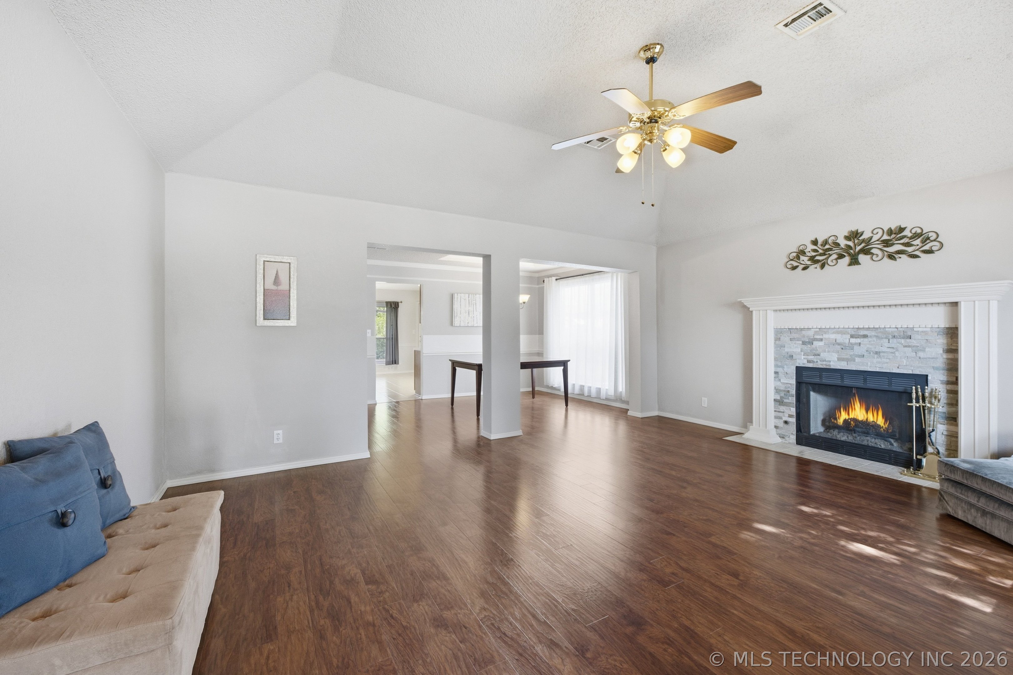 704 E Helena Street Property Photo 6