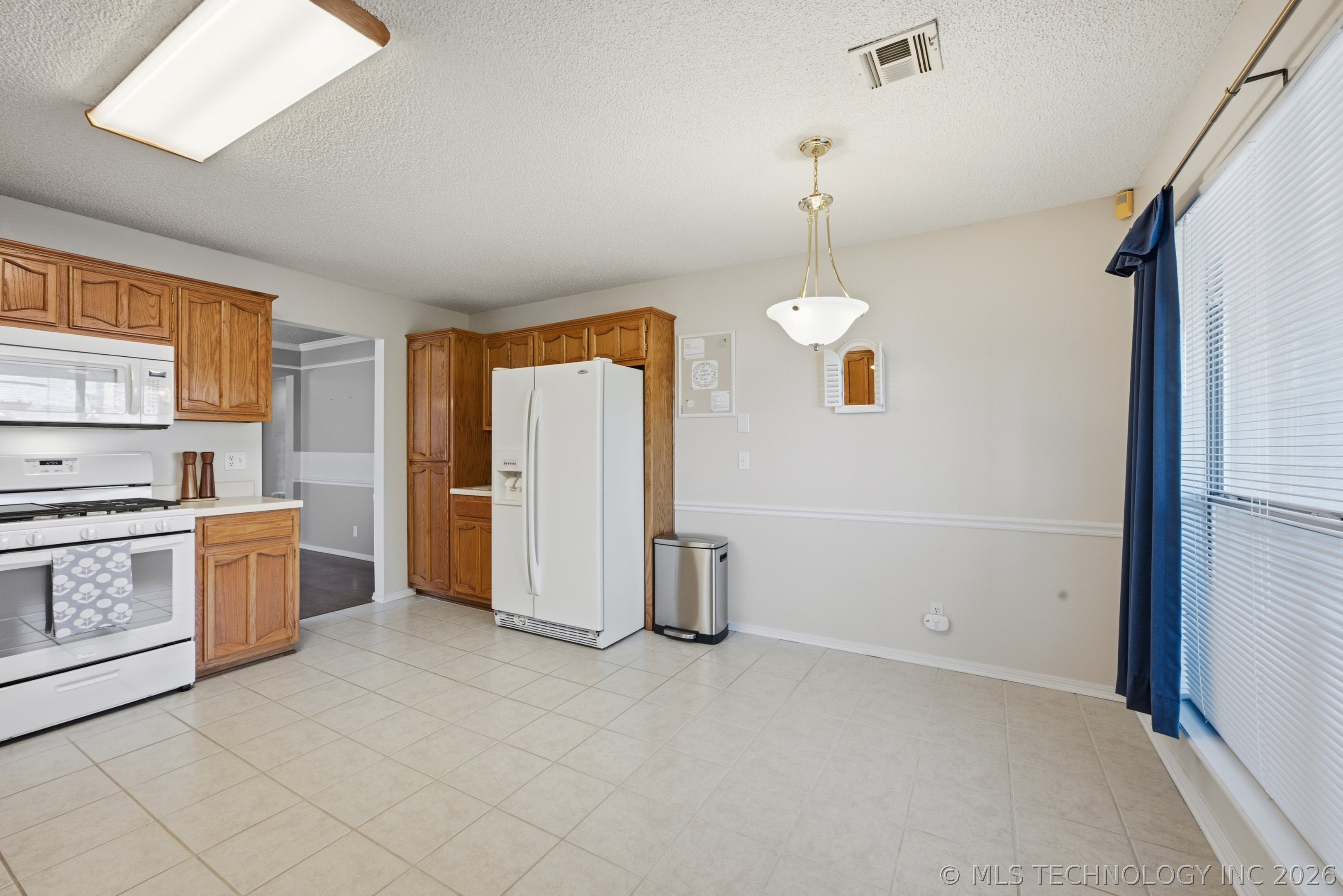 704 E Helena Street Property Photo 12