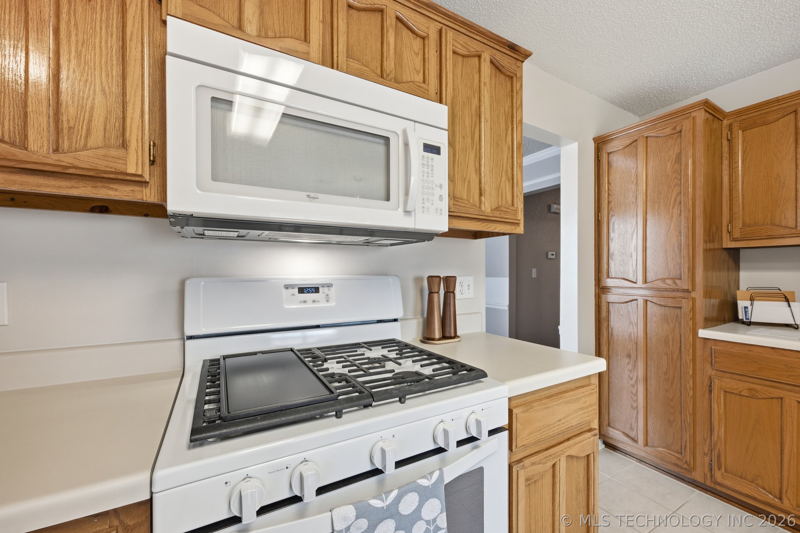 704 E Helena Street Property Photo 14