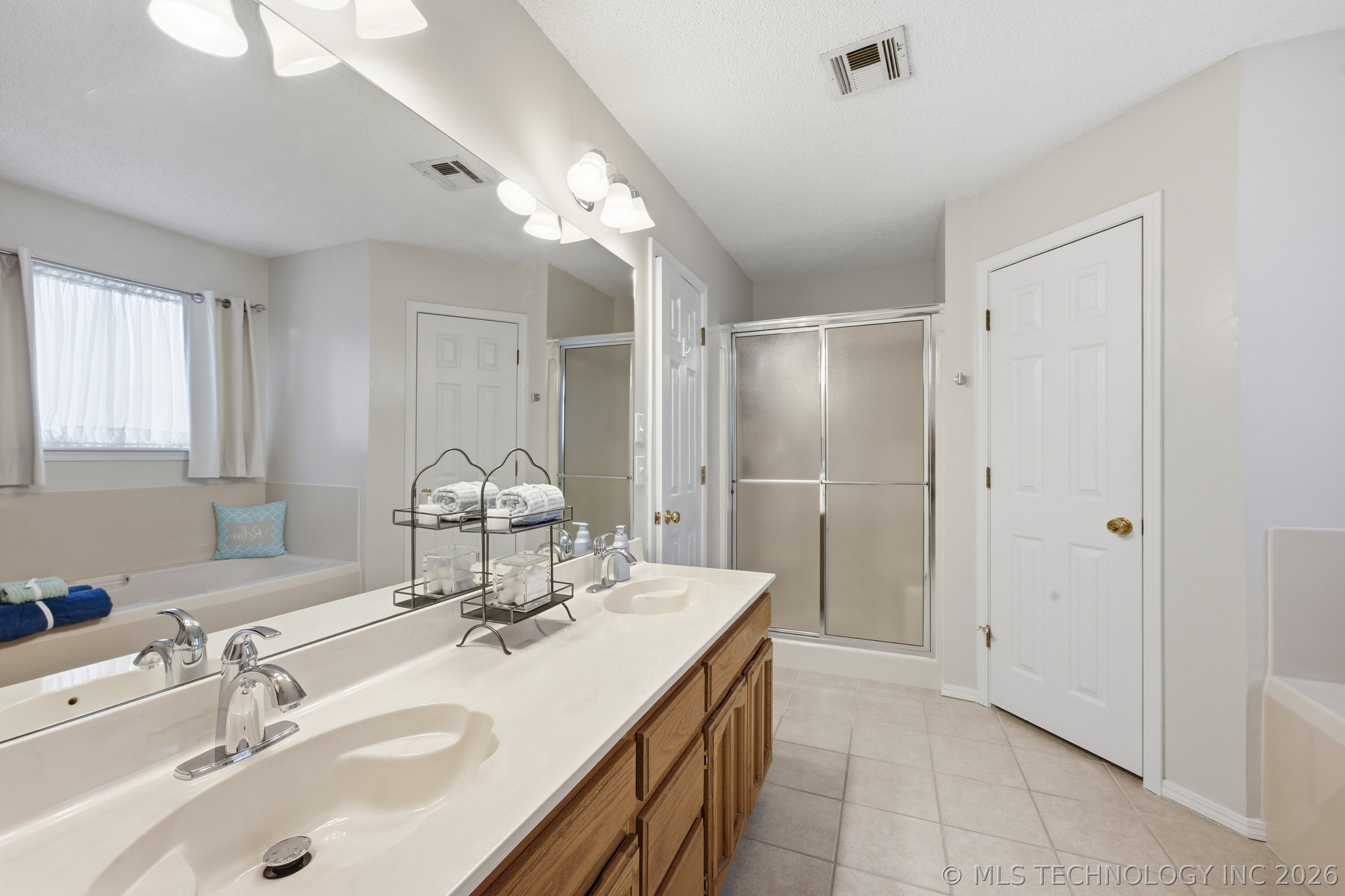 704 E Helena Street Property Photo 18