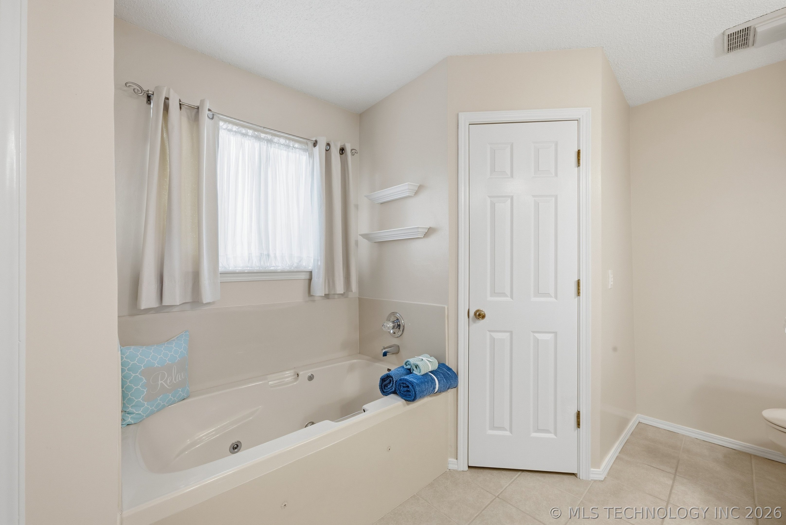 704 E Helena Street Property Photo 19