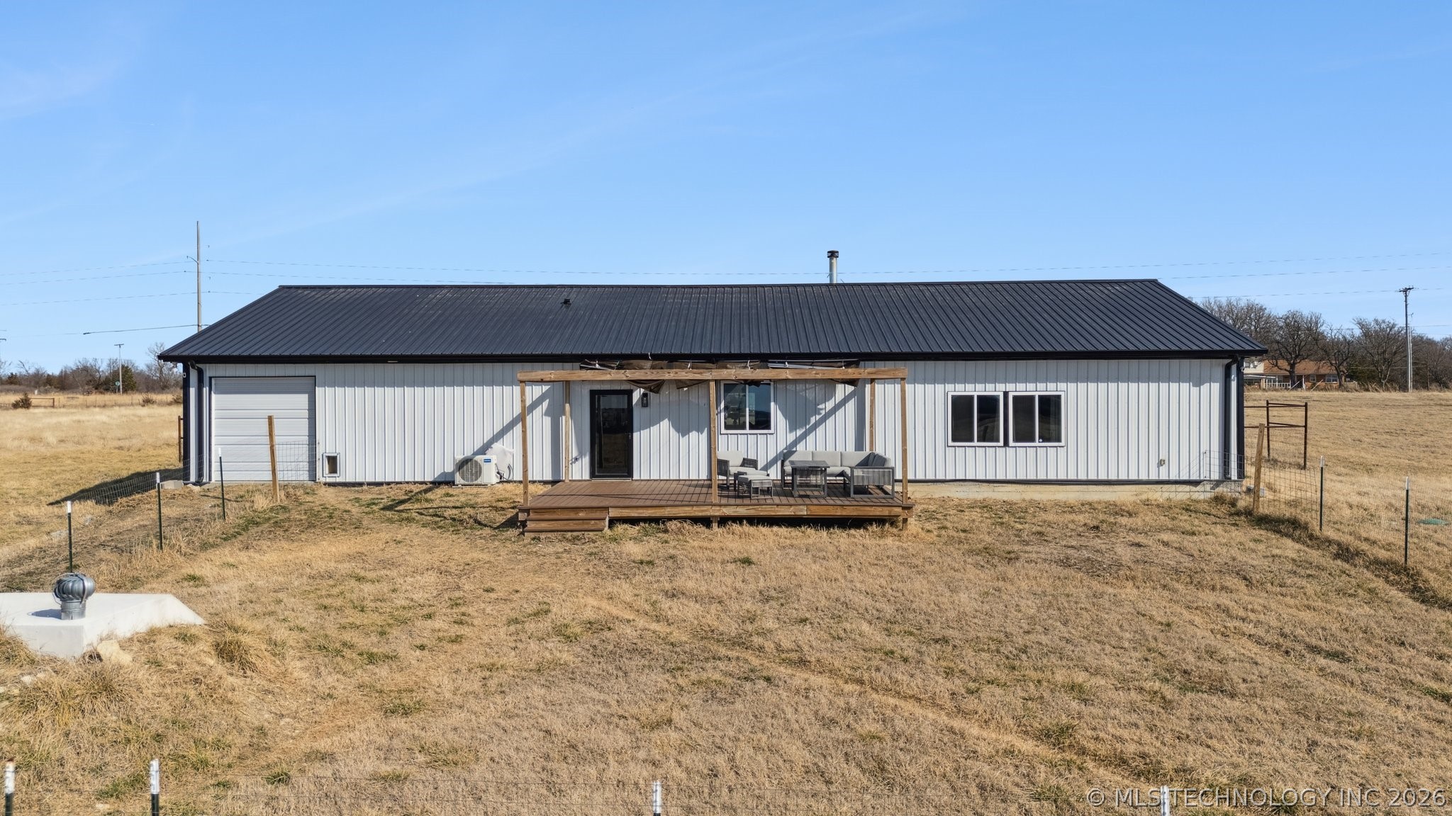 1327 W Davis Property Photo 5