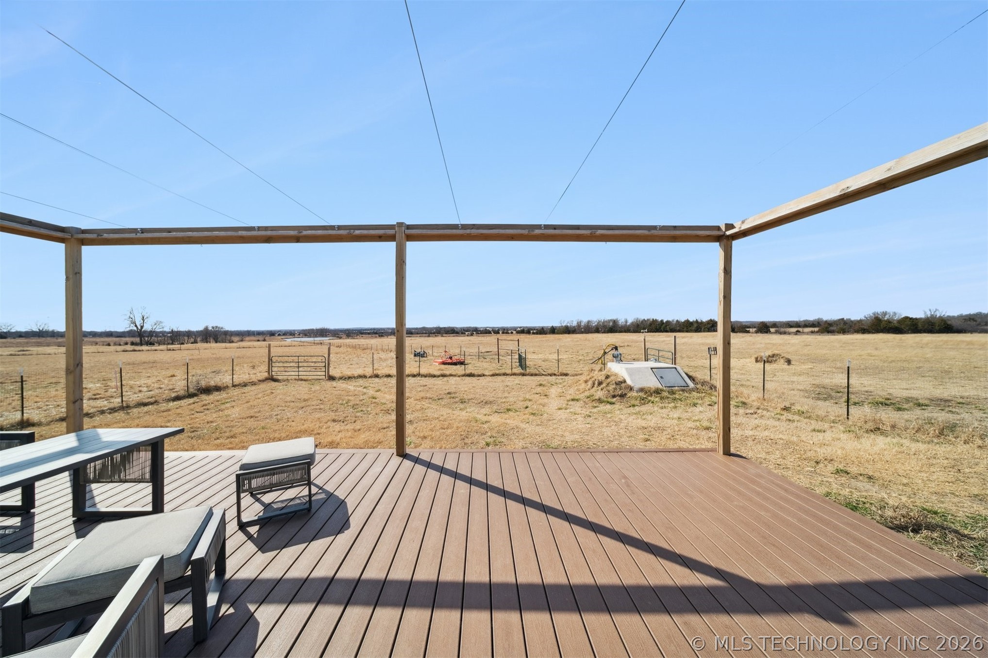 1327 W Davis Property Photo 16