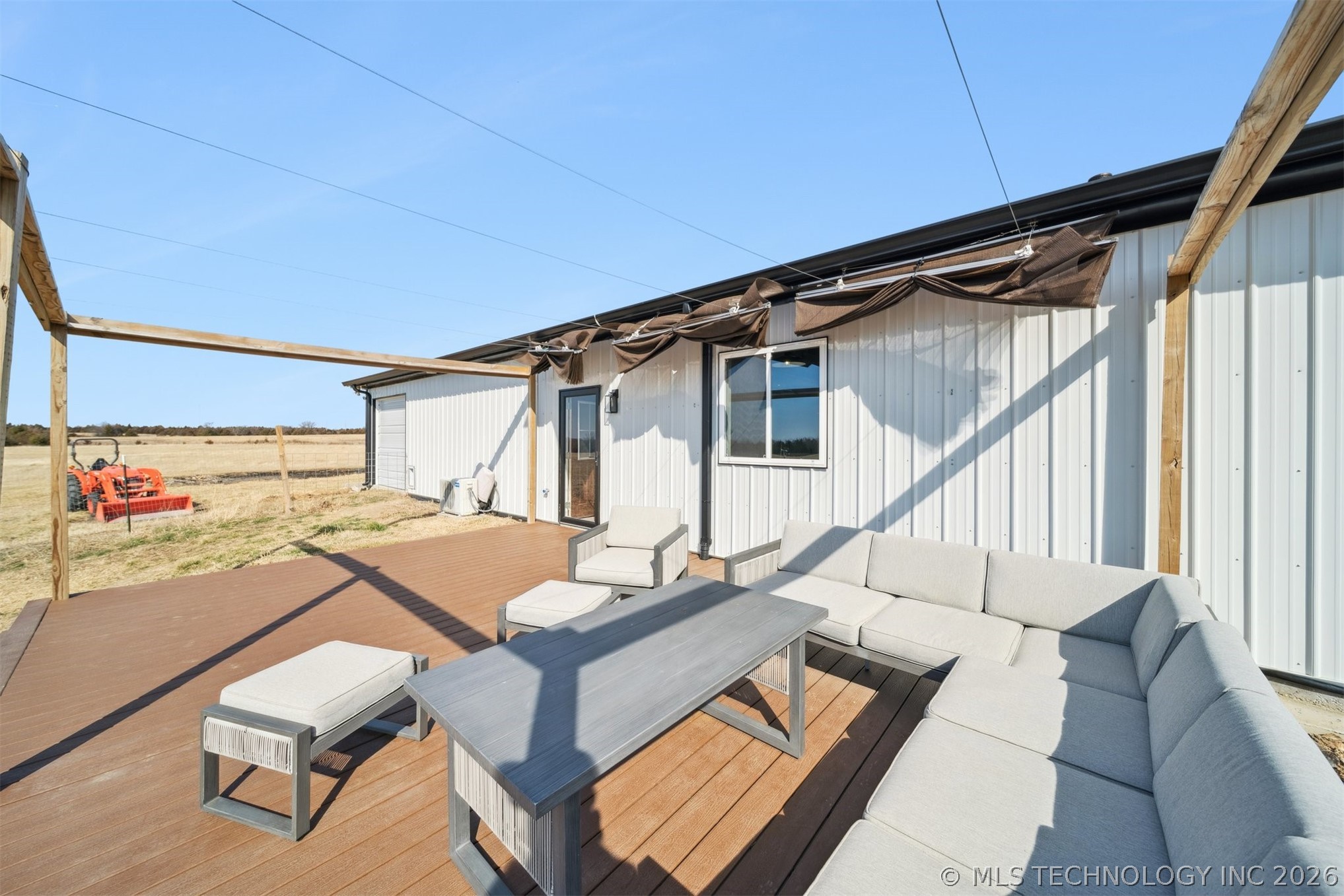 1327 W Davis Property Photo 17