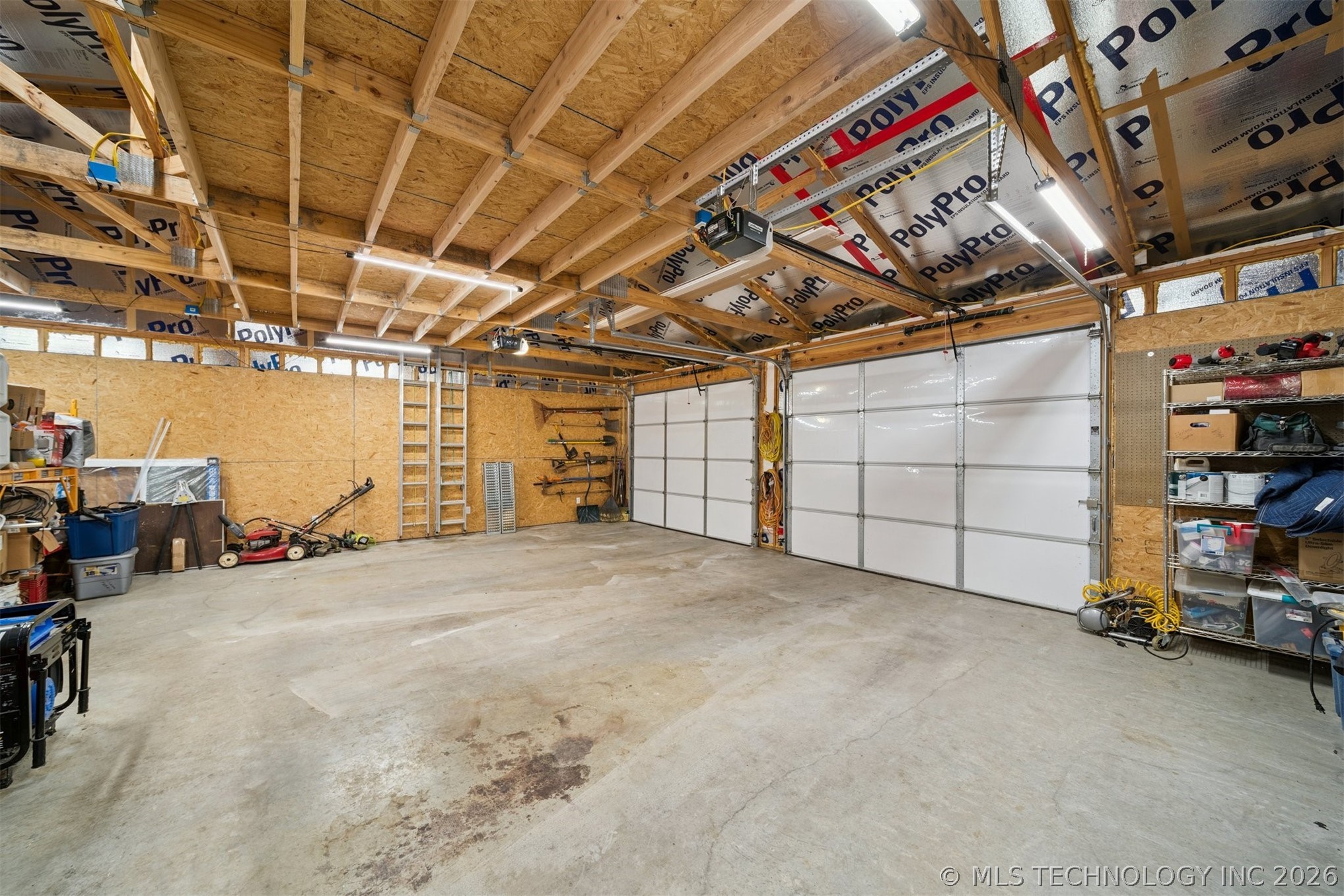 1327 W Davis Property Photo 23