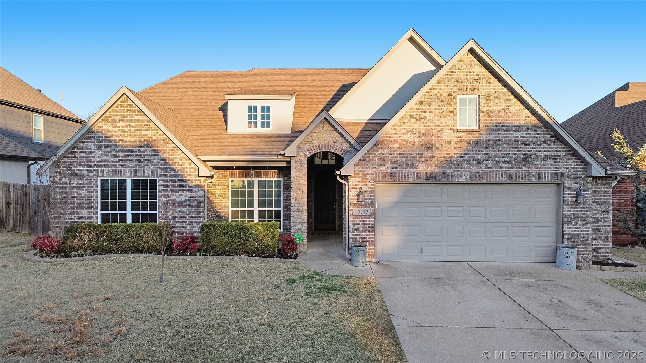 10917 S Sycamore Street Property Photo 2