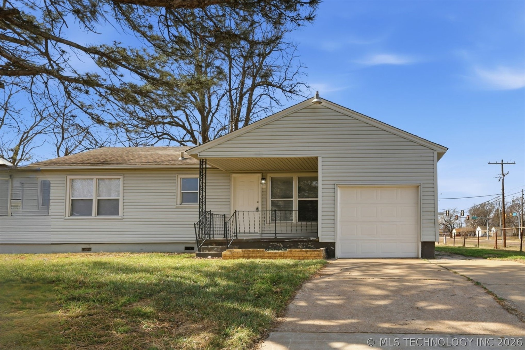 4554 Iroquois Avenue Property Photo 1