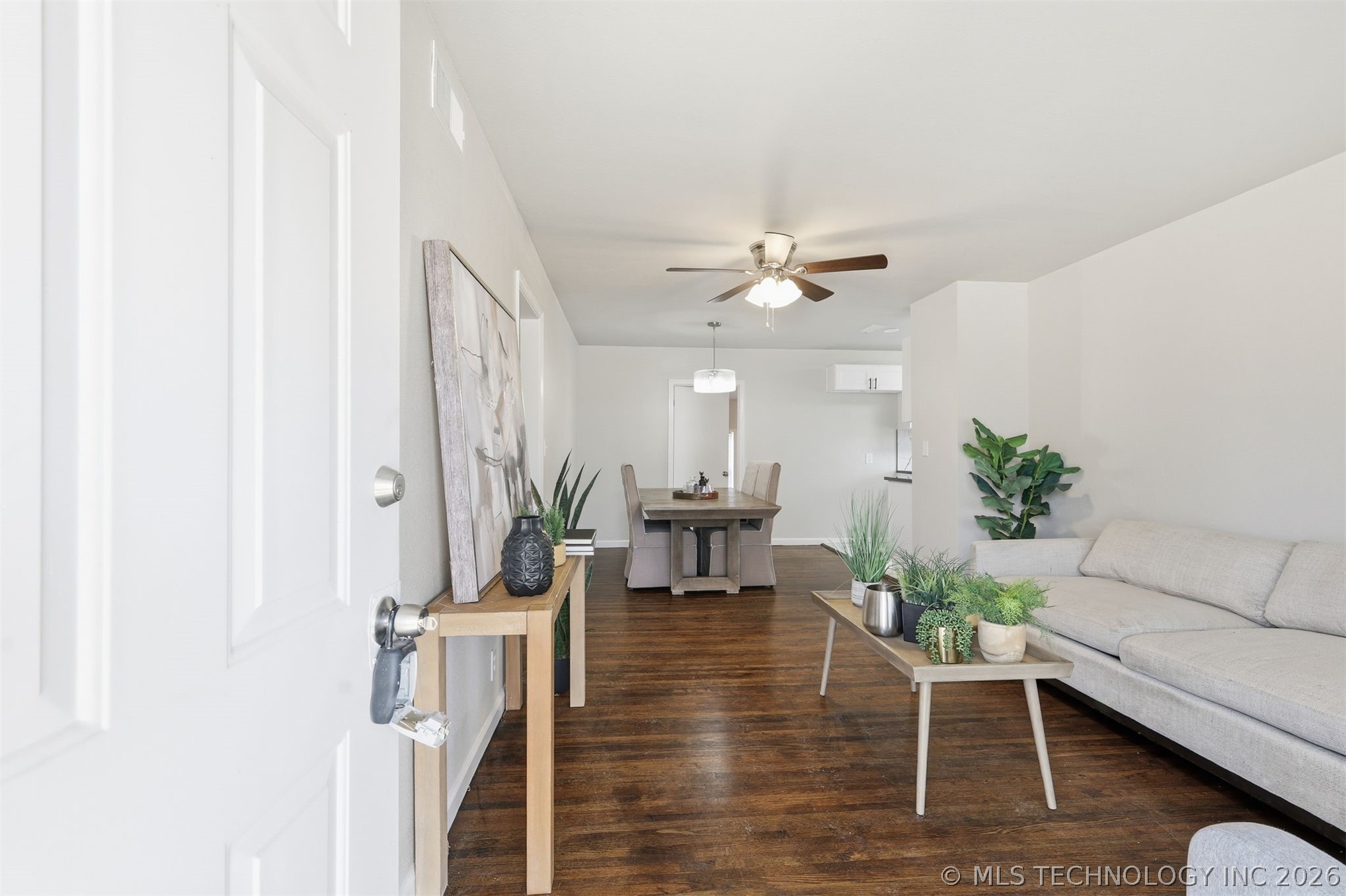 4554 Iroquois Avenue Property Photo 2