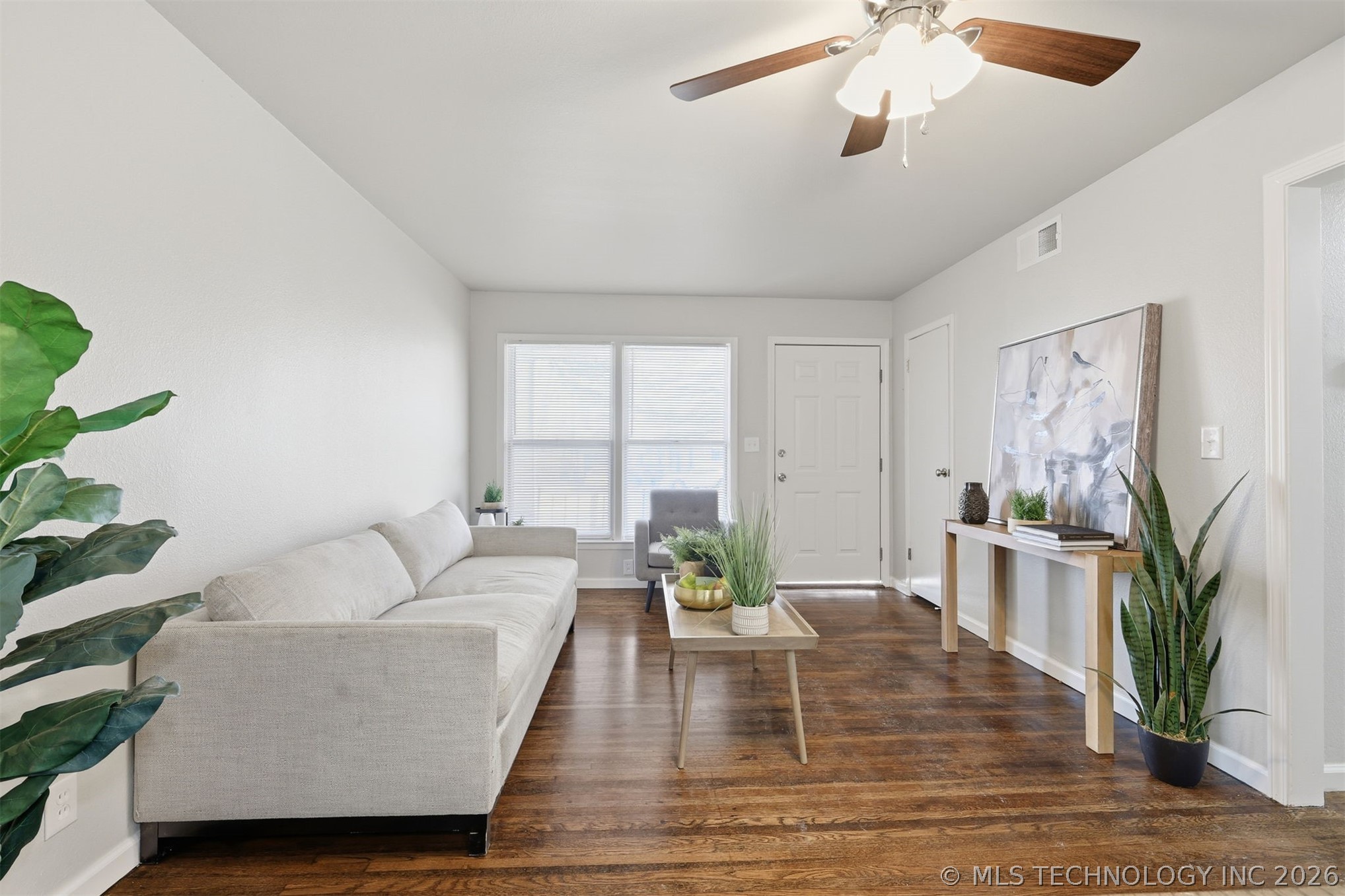 4554 Iroquois Avenue Property Photo 3