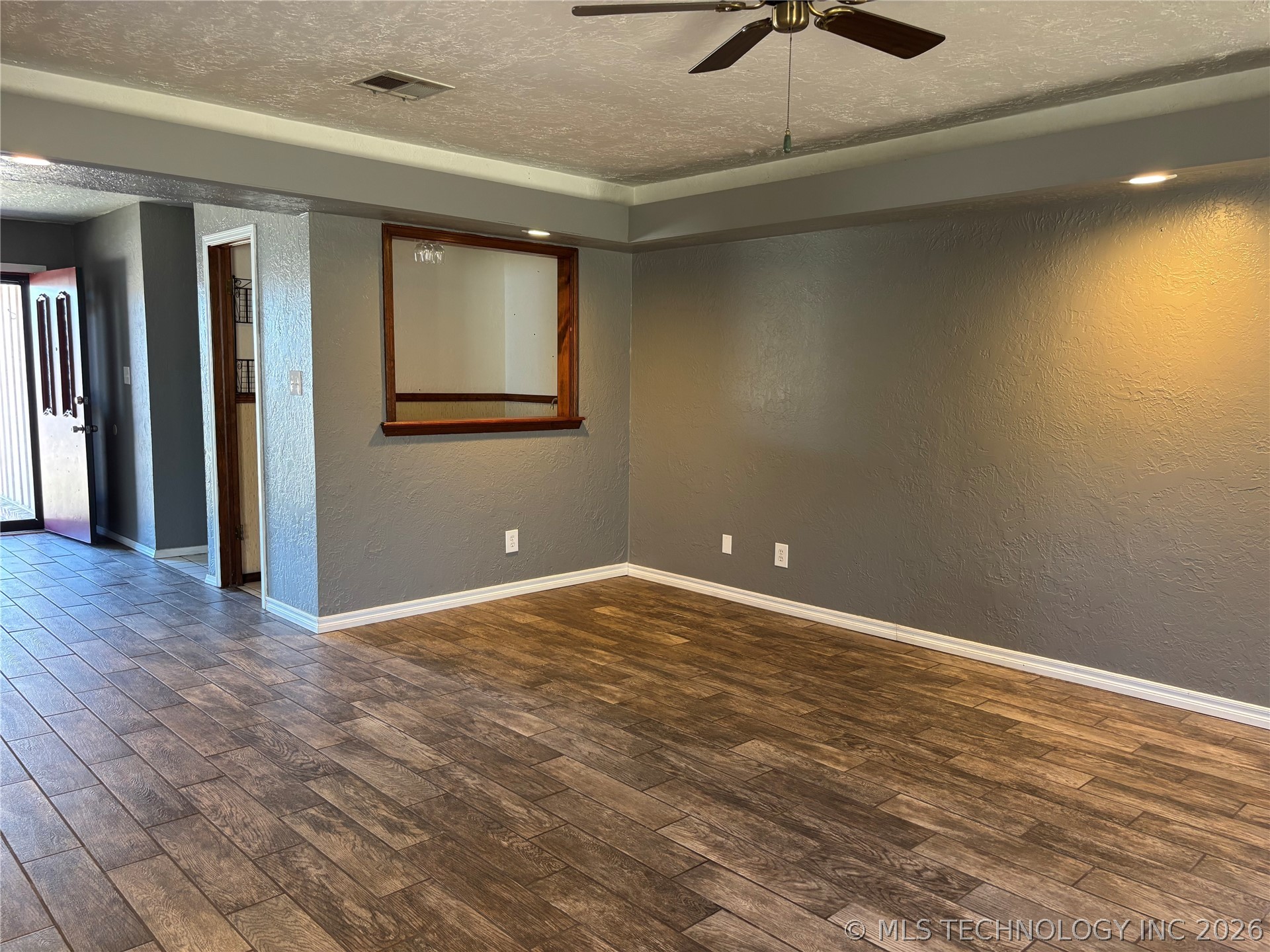 1421 Lakehurst Property Photo 2