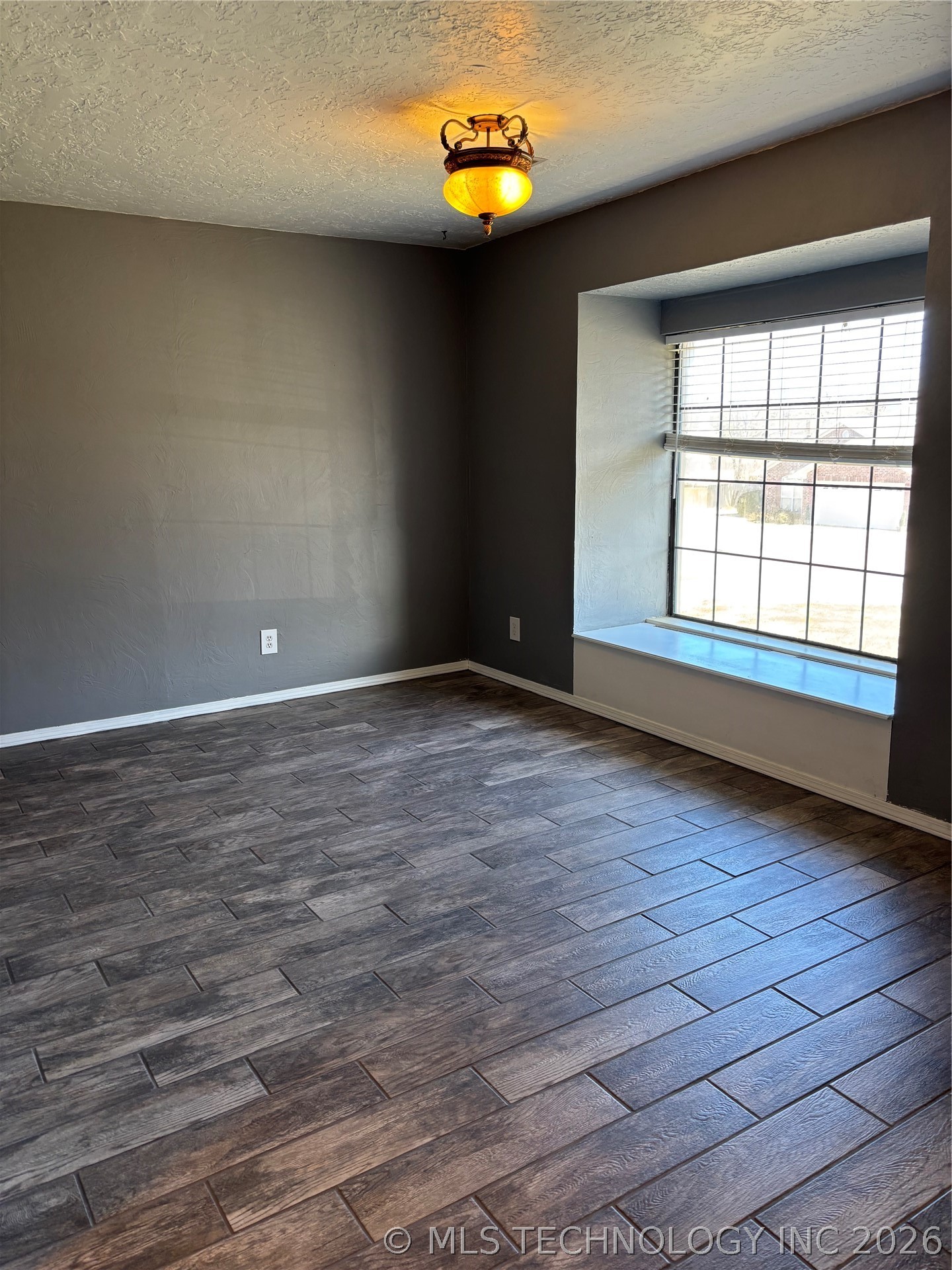 1421 Lakehurst Property Photo 5