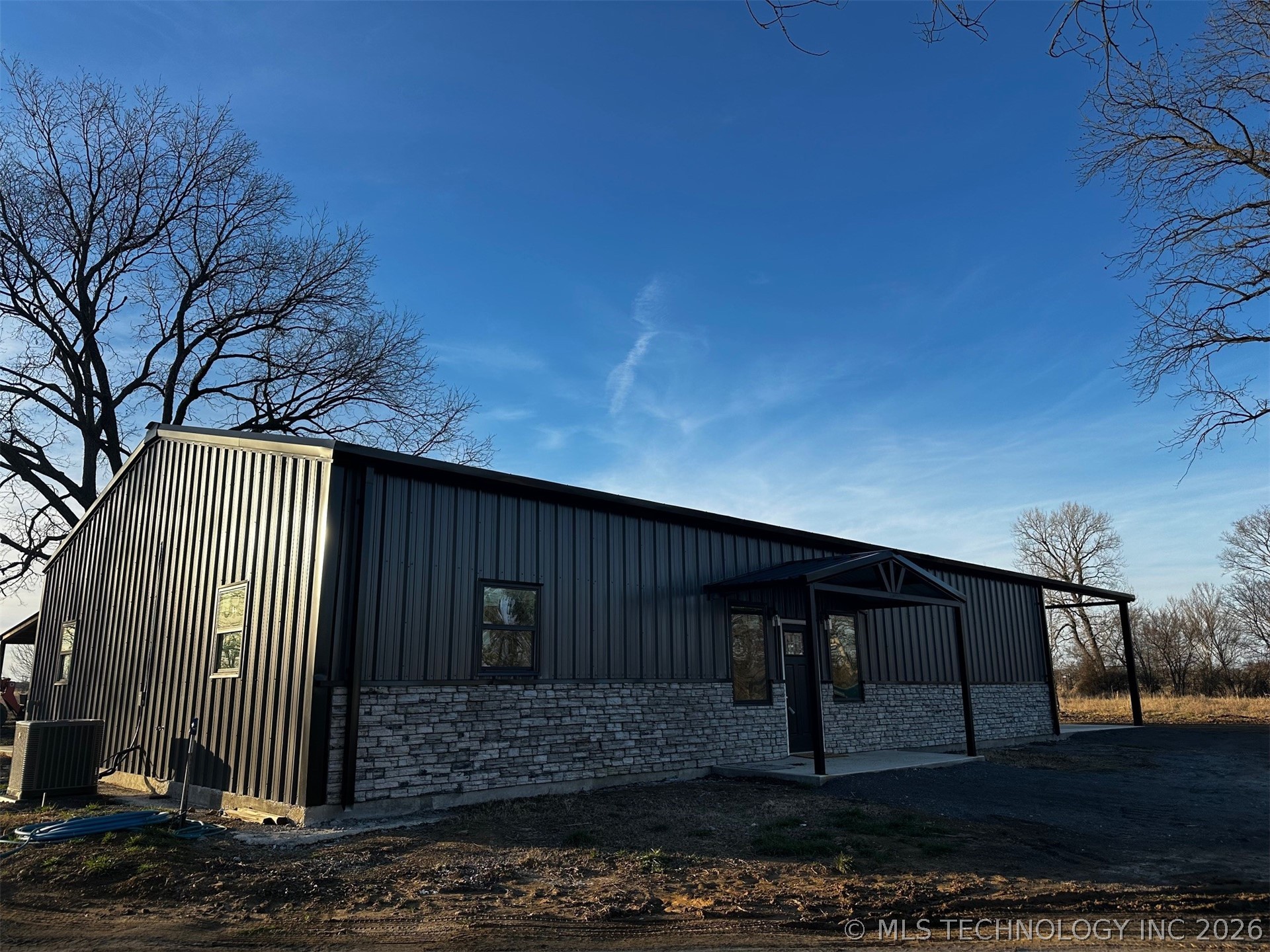 1105 S Lark Street Property Photo 2