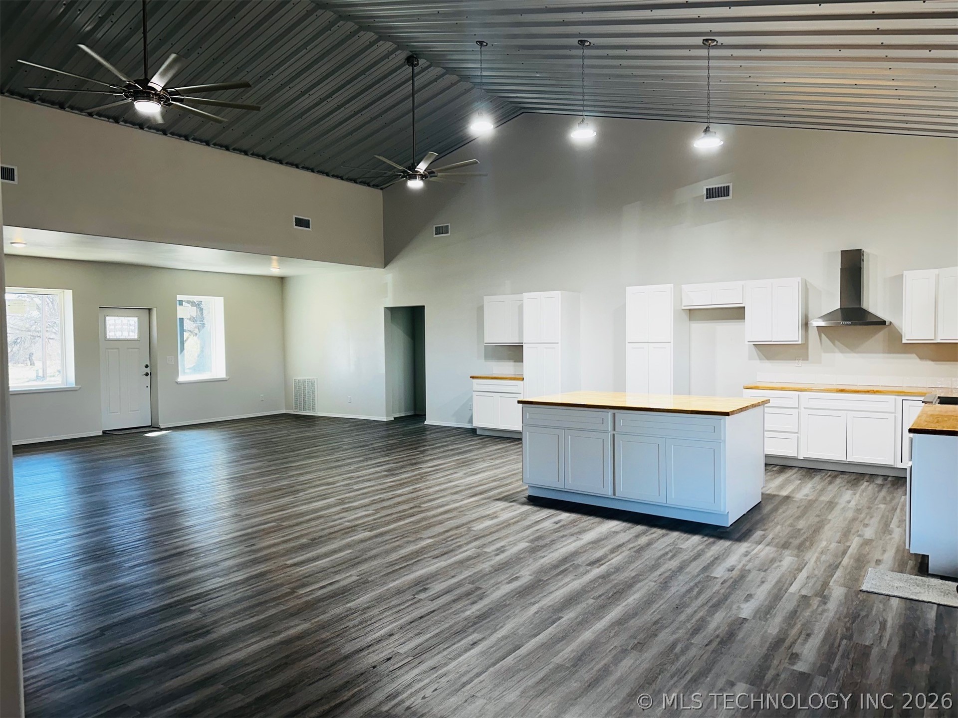 1105 S Lark Street Property Photo 5