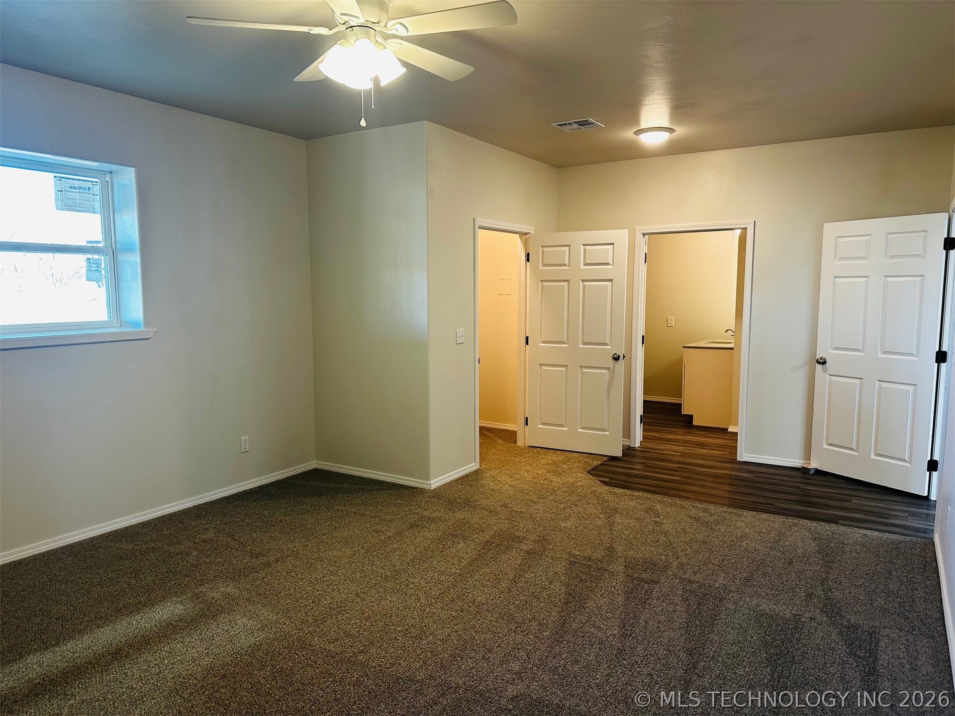 1105 S Lark Street Property Photo 8