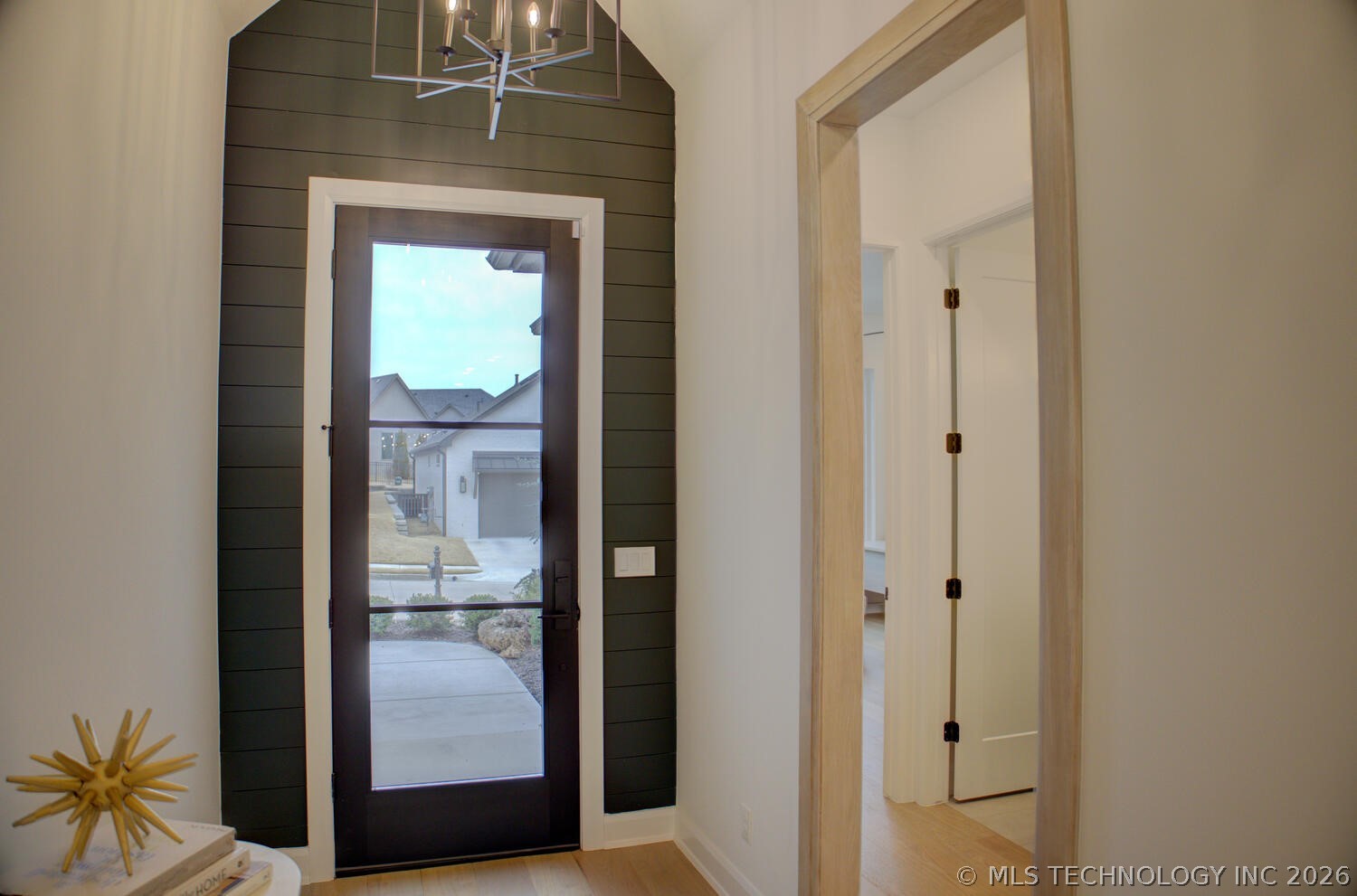 910 W 86th Street S Property Photo 4