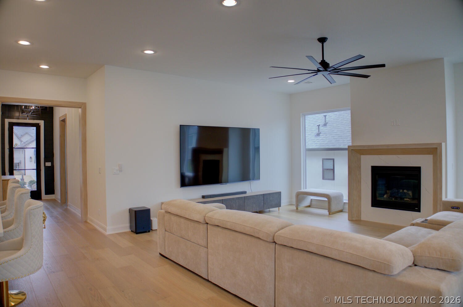 910 W 86th Street S Property Photo 5