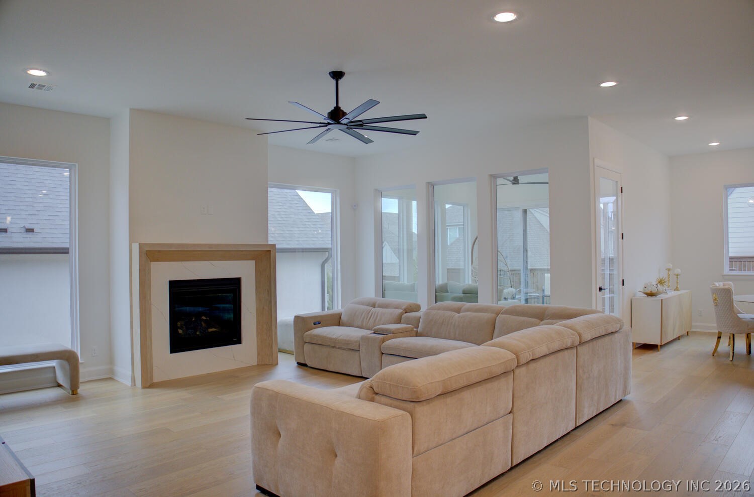 910 W 86th Street S Property Photo 6