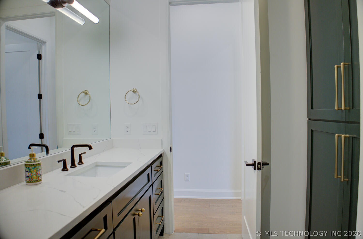 910 W 86th Street S Property Photo 47