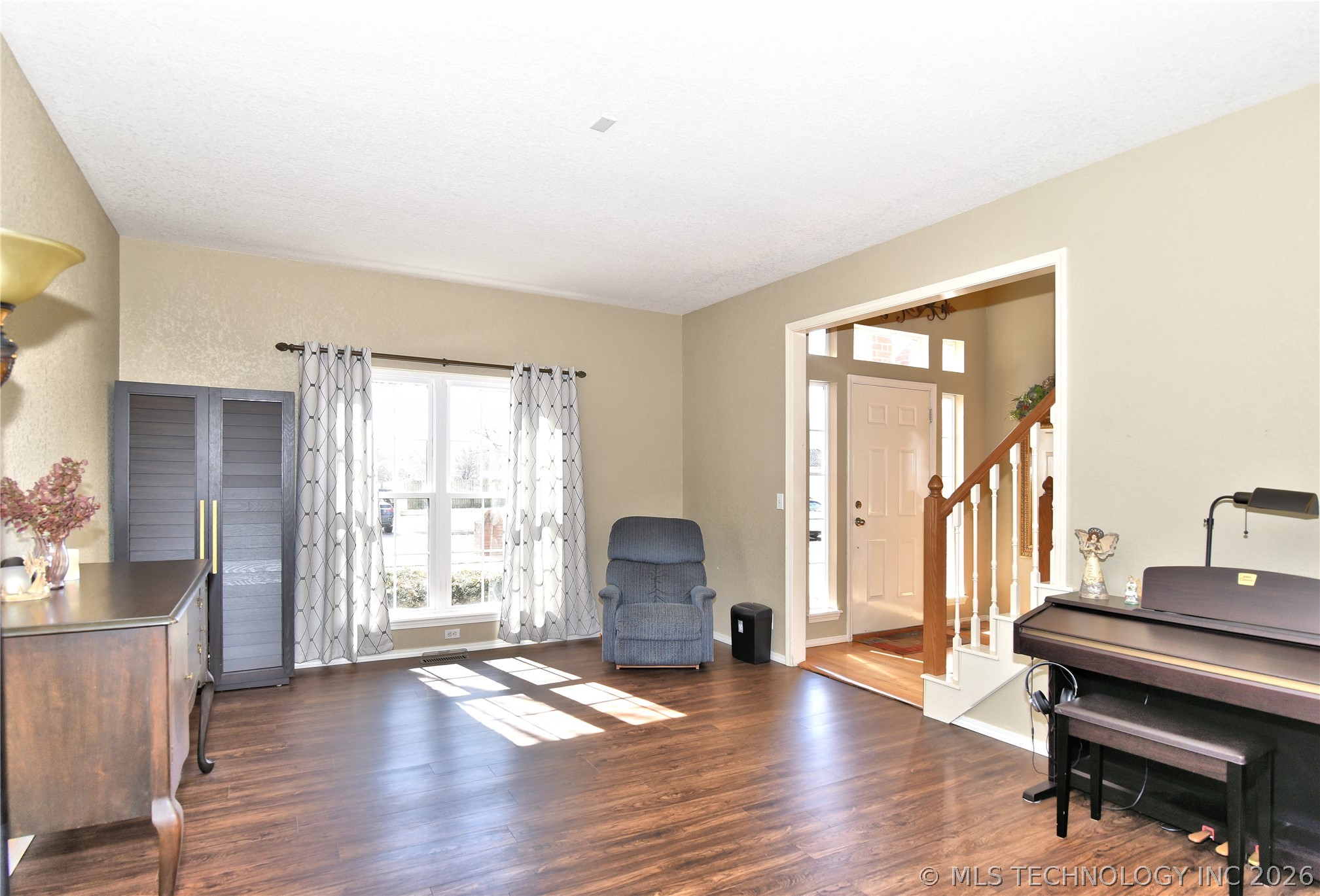 3016 W Hartford Street Property Photo 8