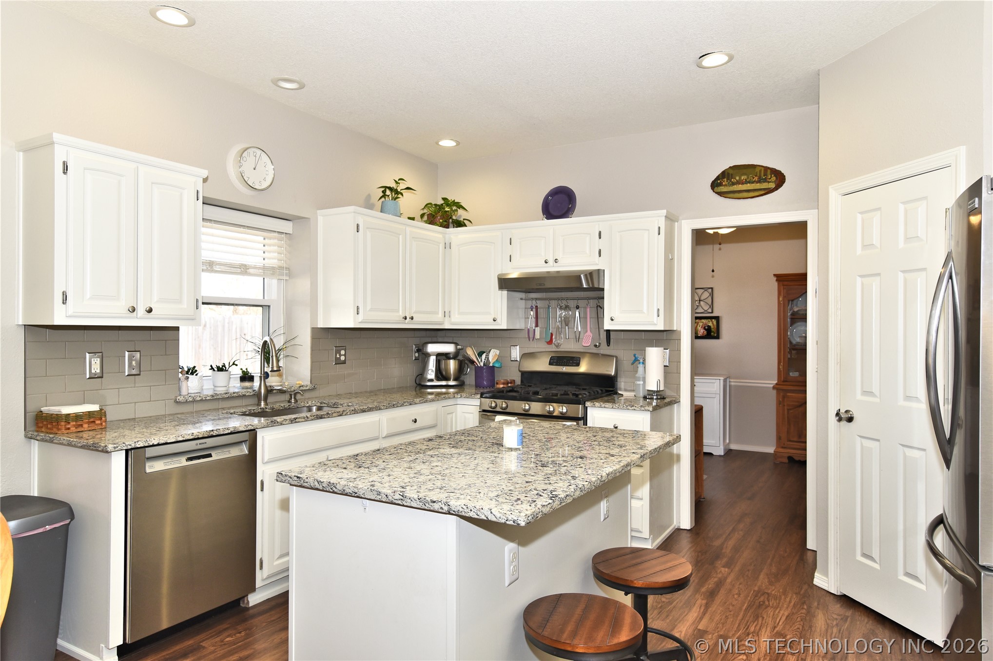 3016 W Hartford Street Property Photo 12