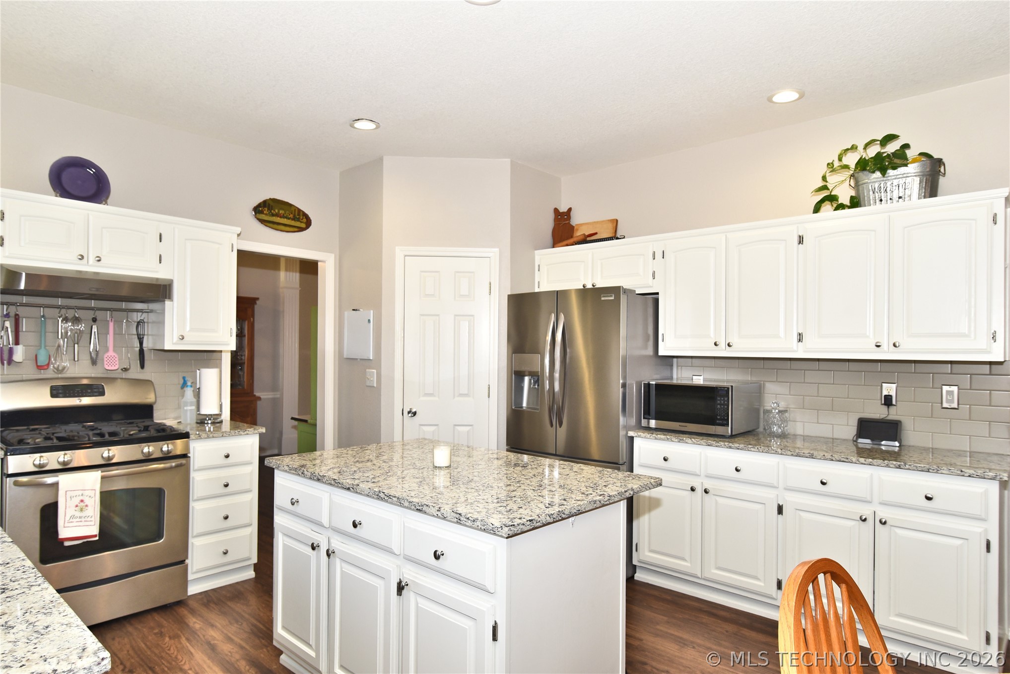 3016 W Hartford Street Property Photo 13