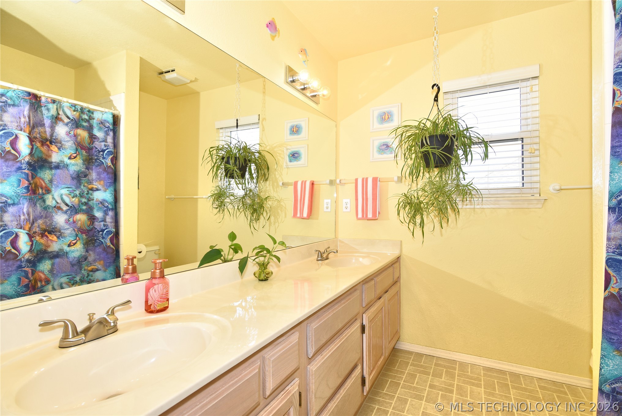 3016 W Hartford Street Property Photo 23