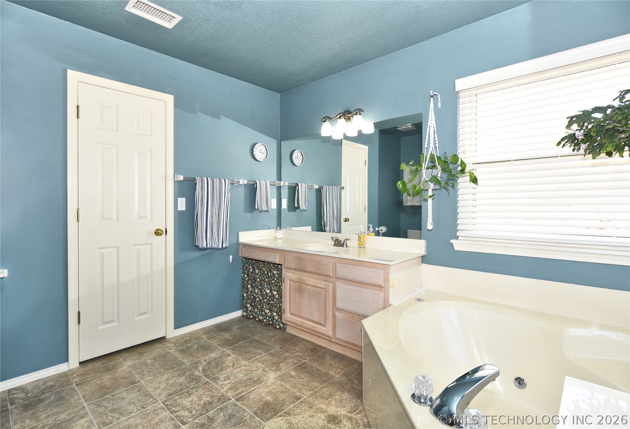 3016 W Hartford Street Property Photo 31