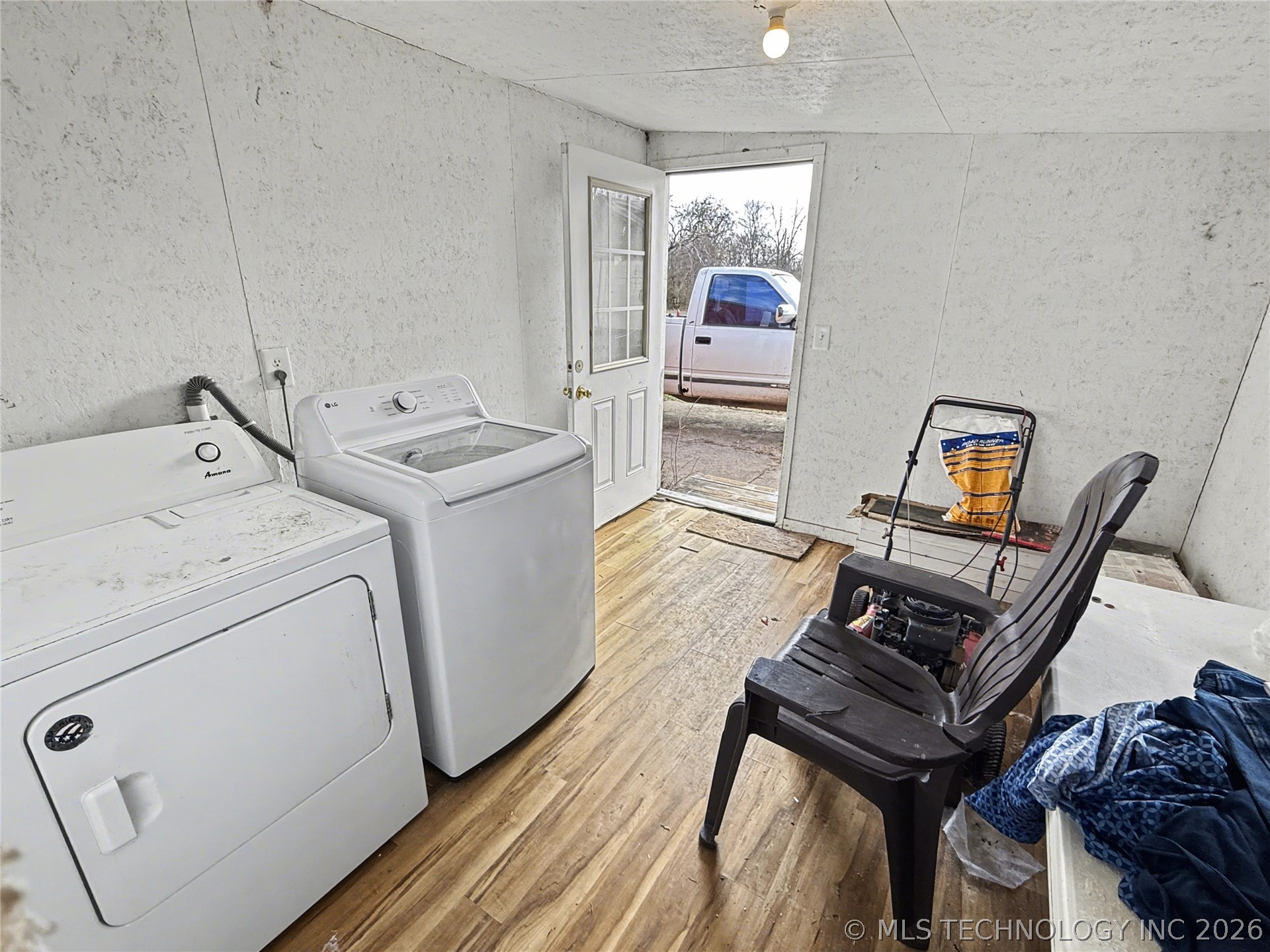 25377 S Welling Road Property Photo 12