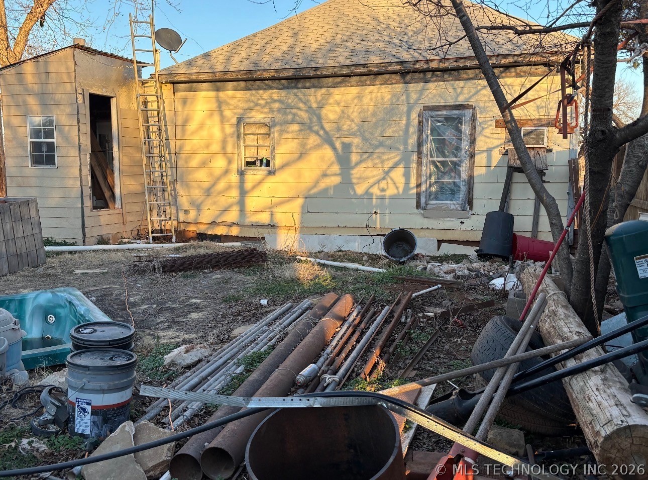 902 W Washington Property Photo 3