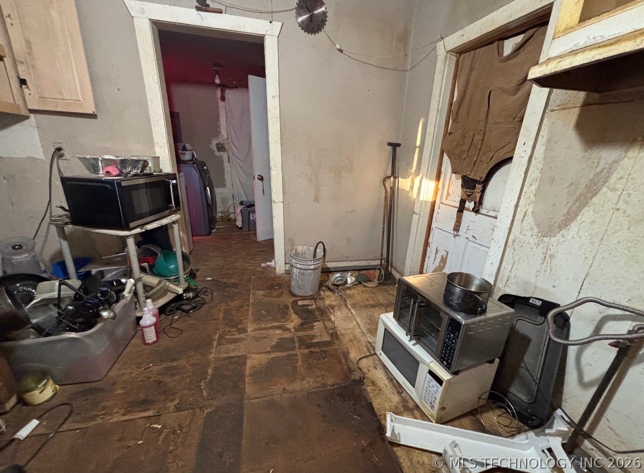 902 W Washington Property Photo 5