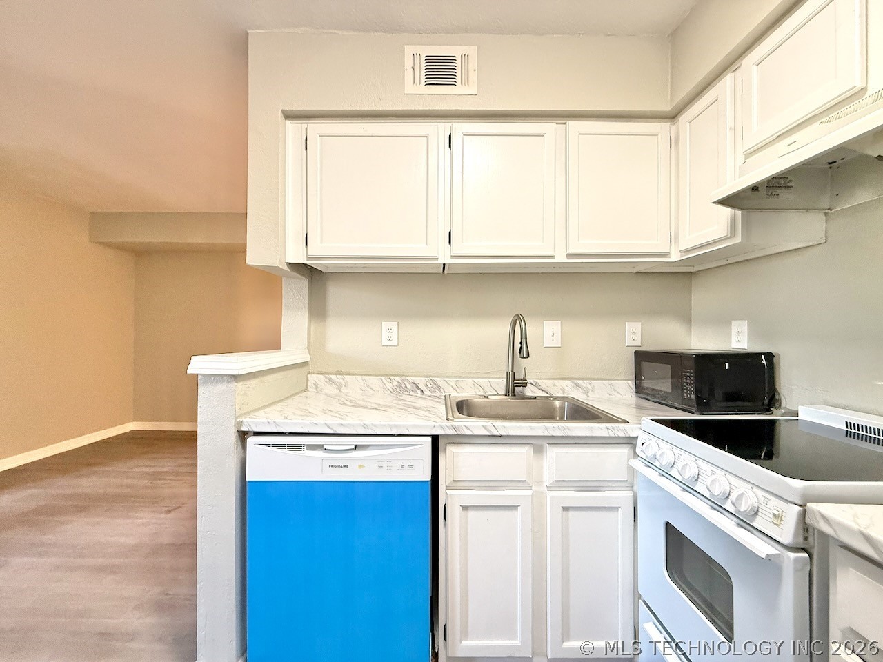 1730 E 67th Street K301 Property Photo 12
