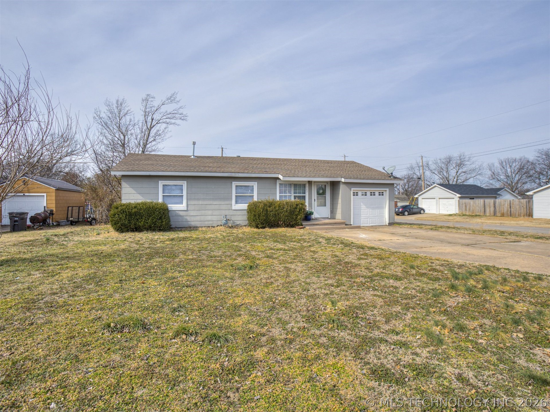 243 NE Elmhurst Avenue Property Photo 1