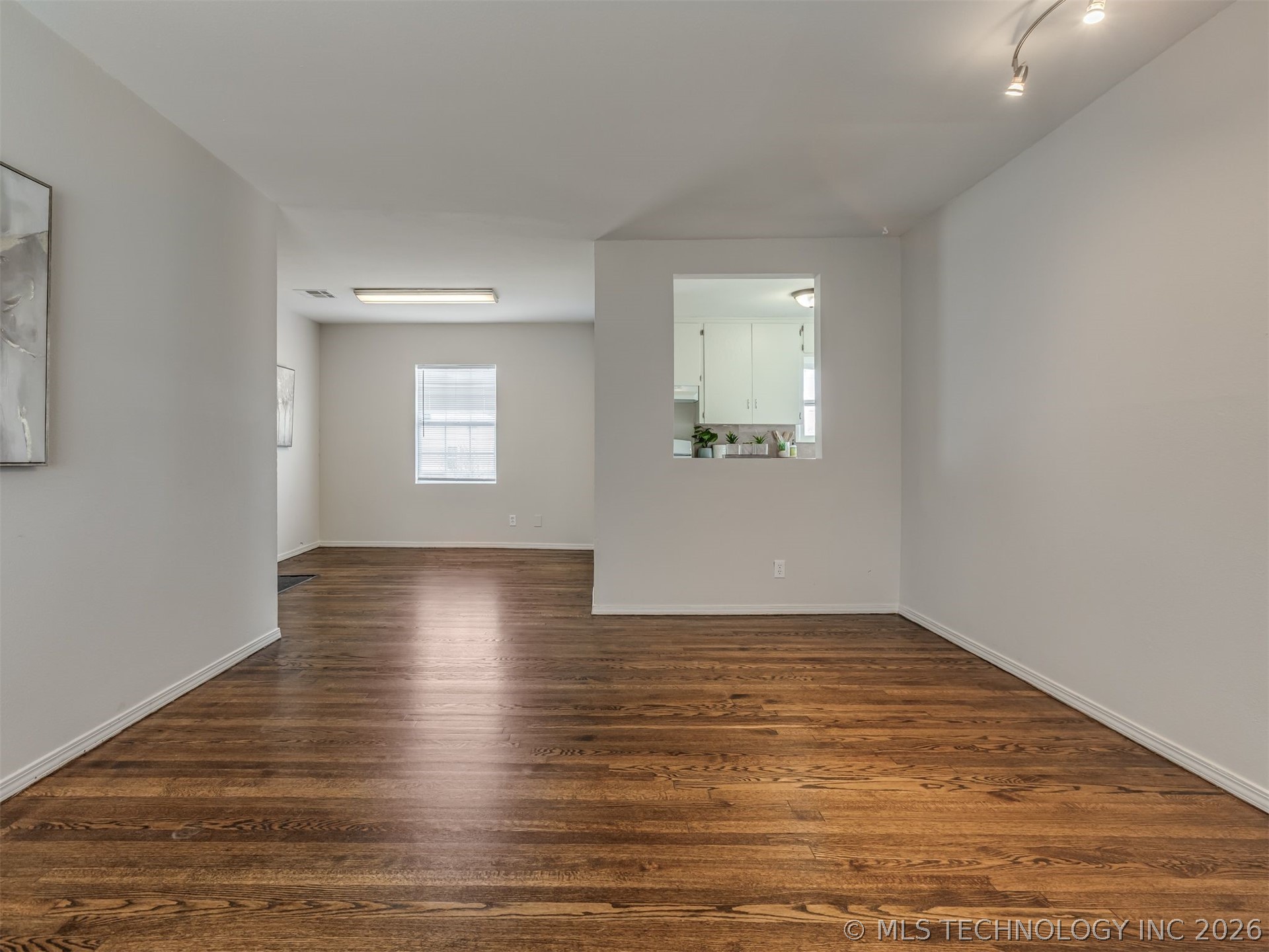 243 Ne Elmhurst Avenue Property Photo 3